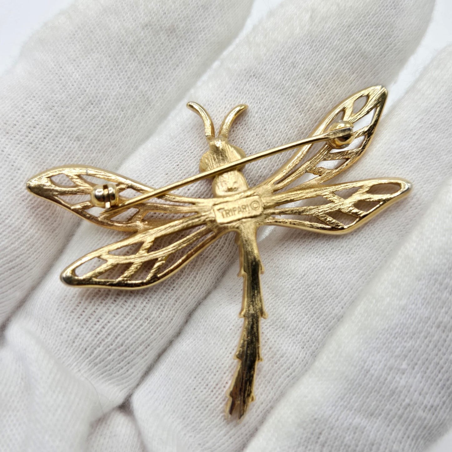 Vintage TRIFARI CROWN signed Dragonfly purple eyes gold tone Brooch pin