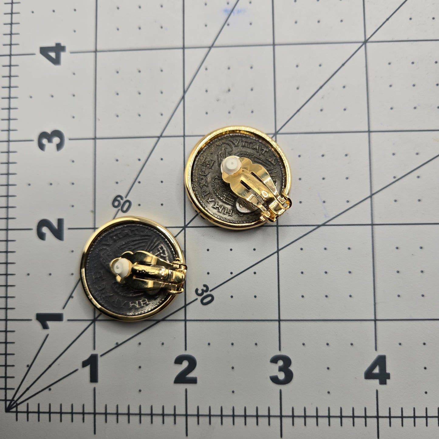 Vintage CAROLEE Round Roman coin black Cabochon gold tone designer runway clip on earrings