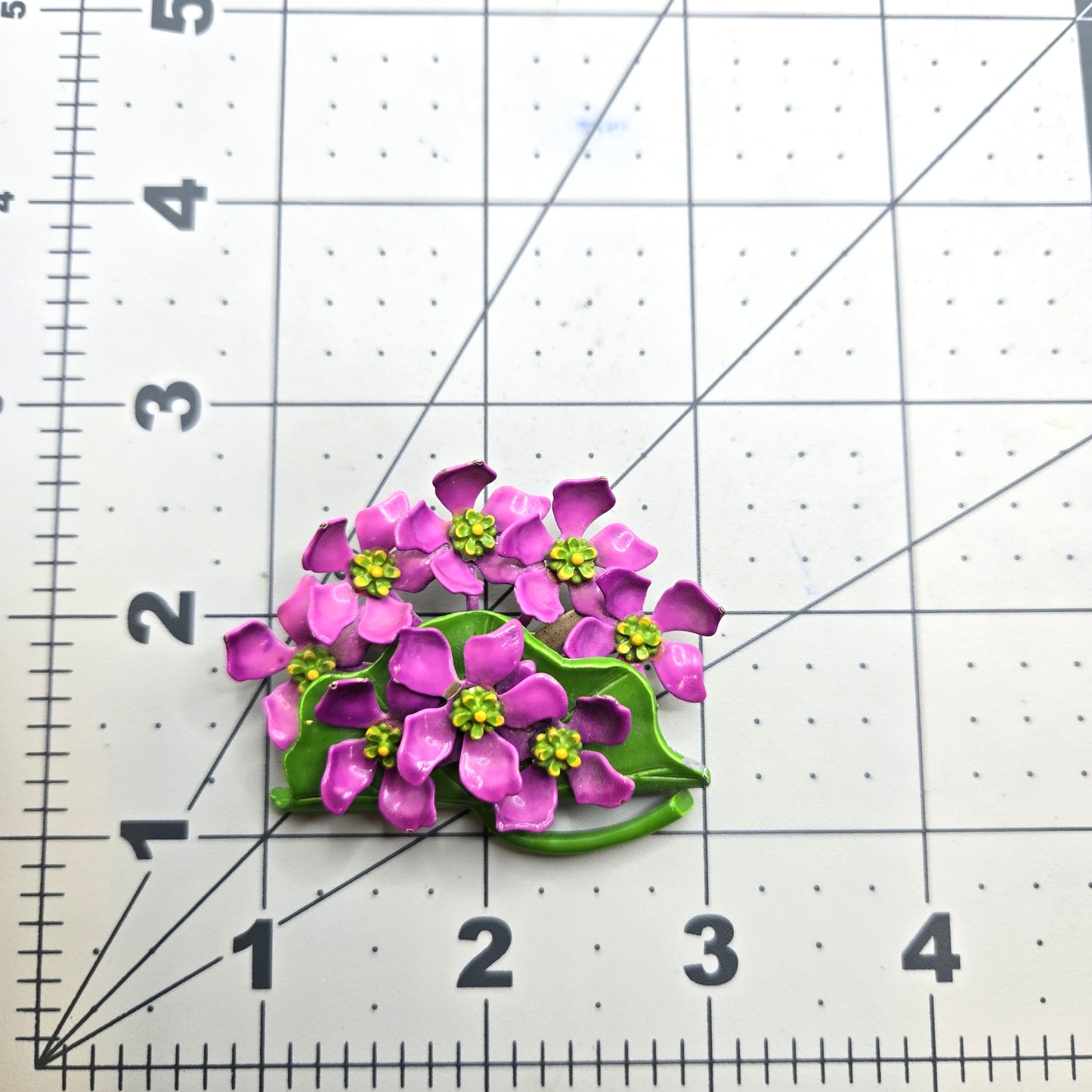 Vintage Beautiful PINK FLOWERS ON THE GREEN LEAF Enameled Brooch pin