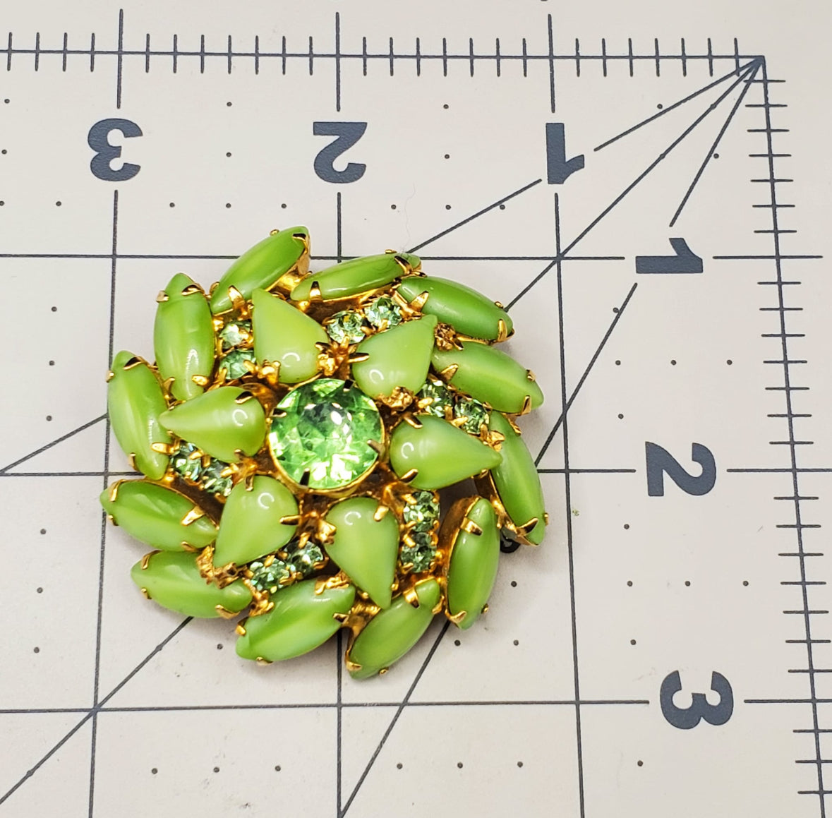 Vintage Lime Green Cabochon Rhinestone 3D Gold Tone Pin Brooch