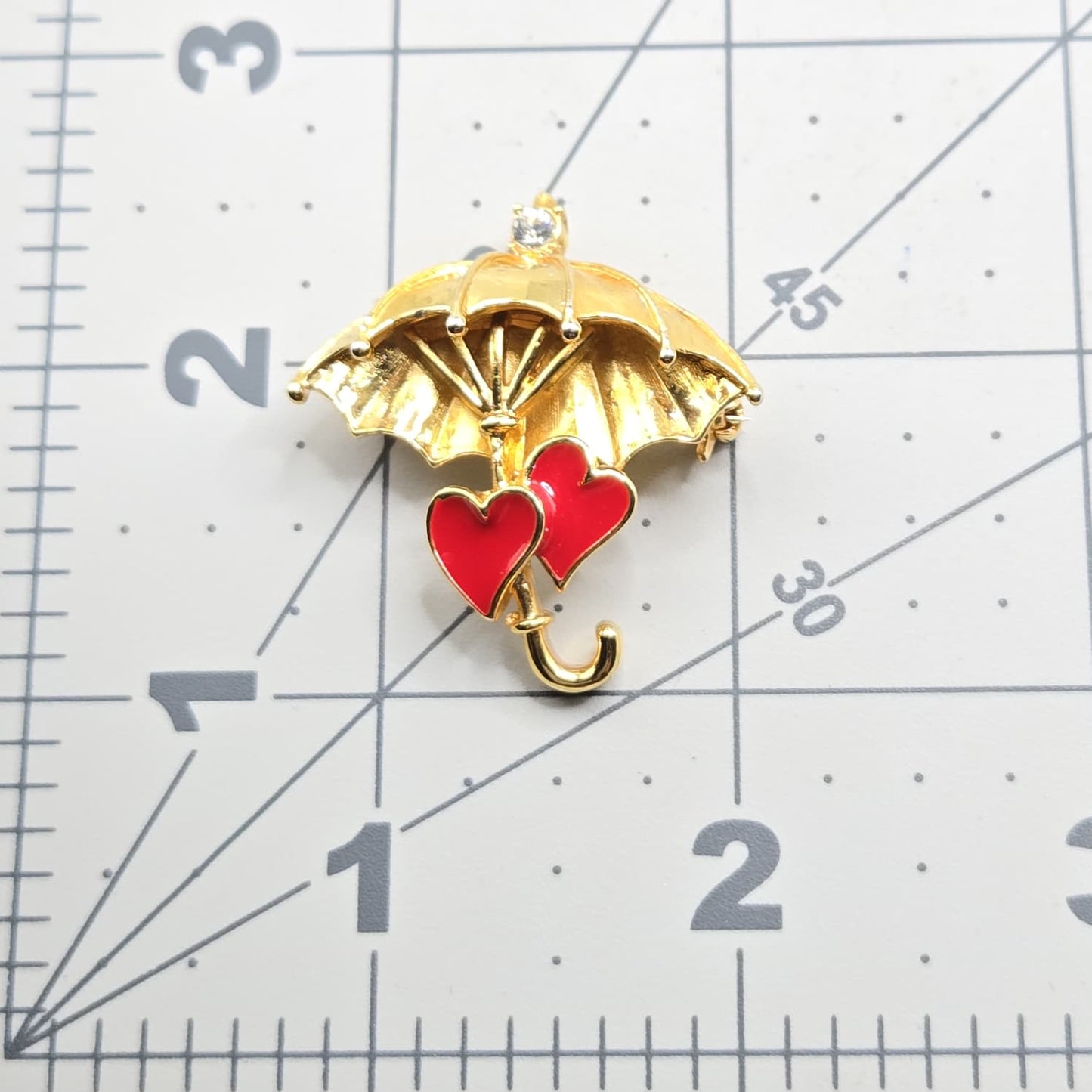 Vintage Two red enamel Hearts under Umbrella gold tone brooch pin