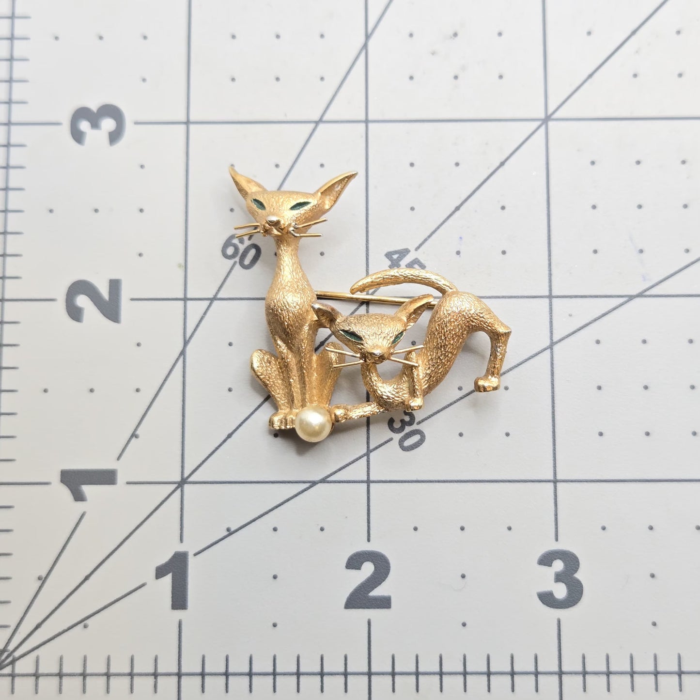 Vintage MARCEL BOUCHER Siamese Cats Gold Tone Green Enamel Eyes Brooch Pin