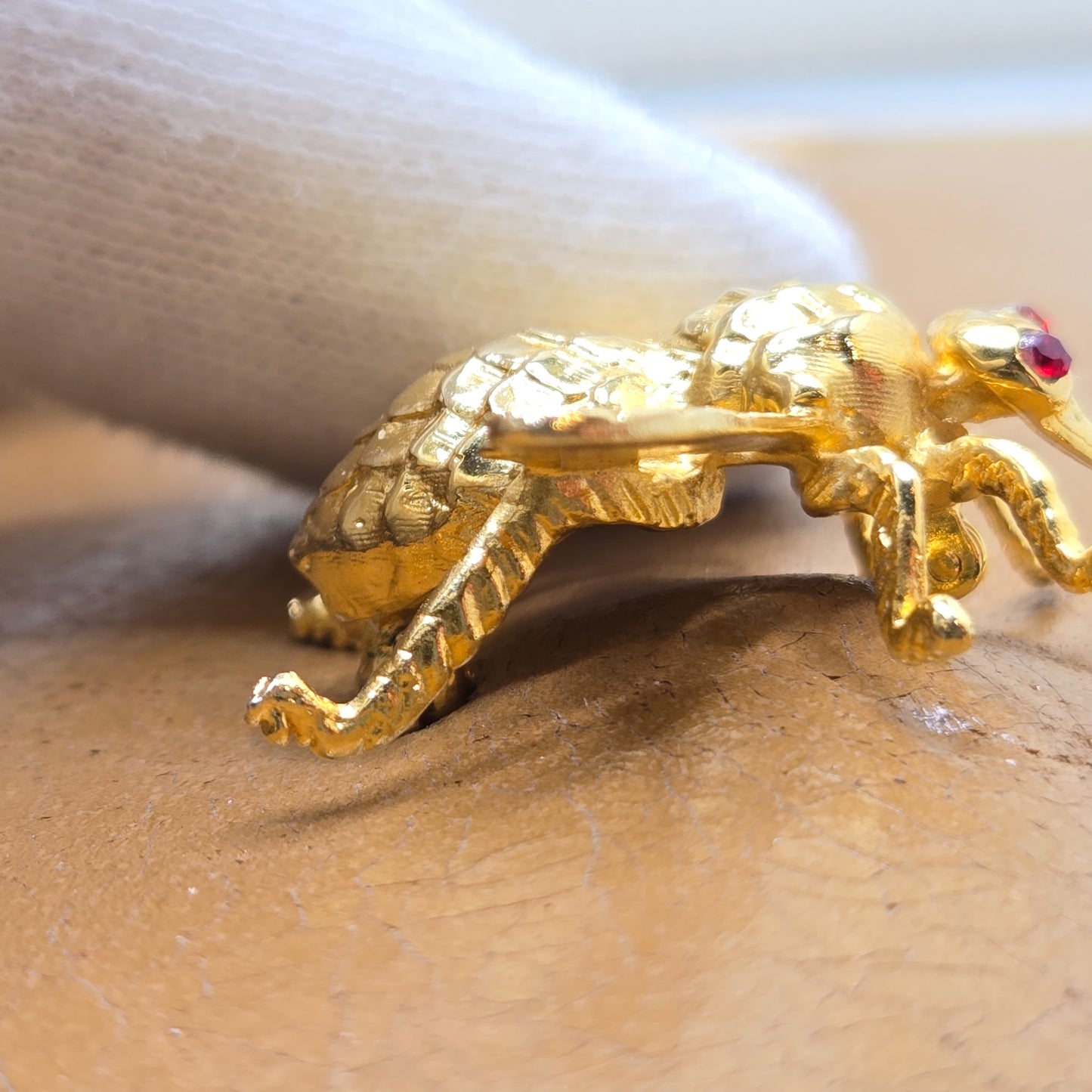 Vintage camel brown clutch bag with fly brooch pin, red eyes rhinestone, gold tone chain