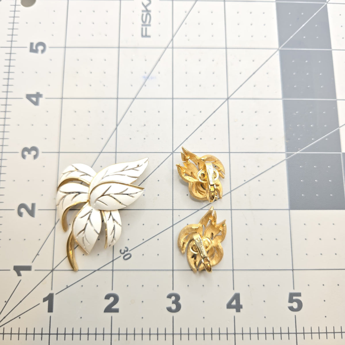 Vintage Trifari Crown White Enamel Leaf Gold Tone Brooch Pin Clip On Earrings Set
