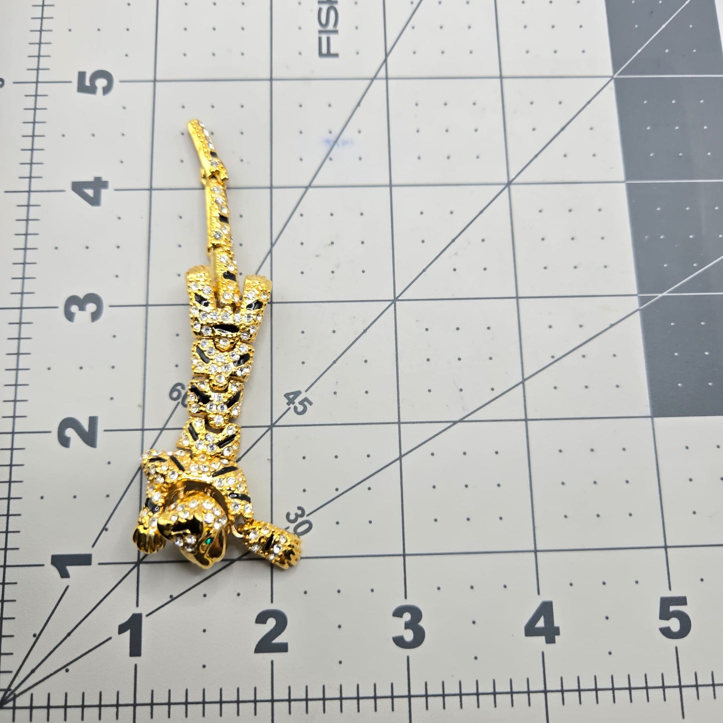 Vintage Articulated Jointed Cat Panther Cheetah Cougar Leopard Jaguar Over the Shoulder Brooch Pin Gold Tone Rhinestone