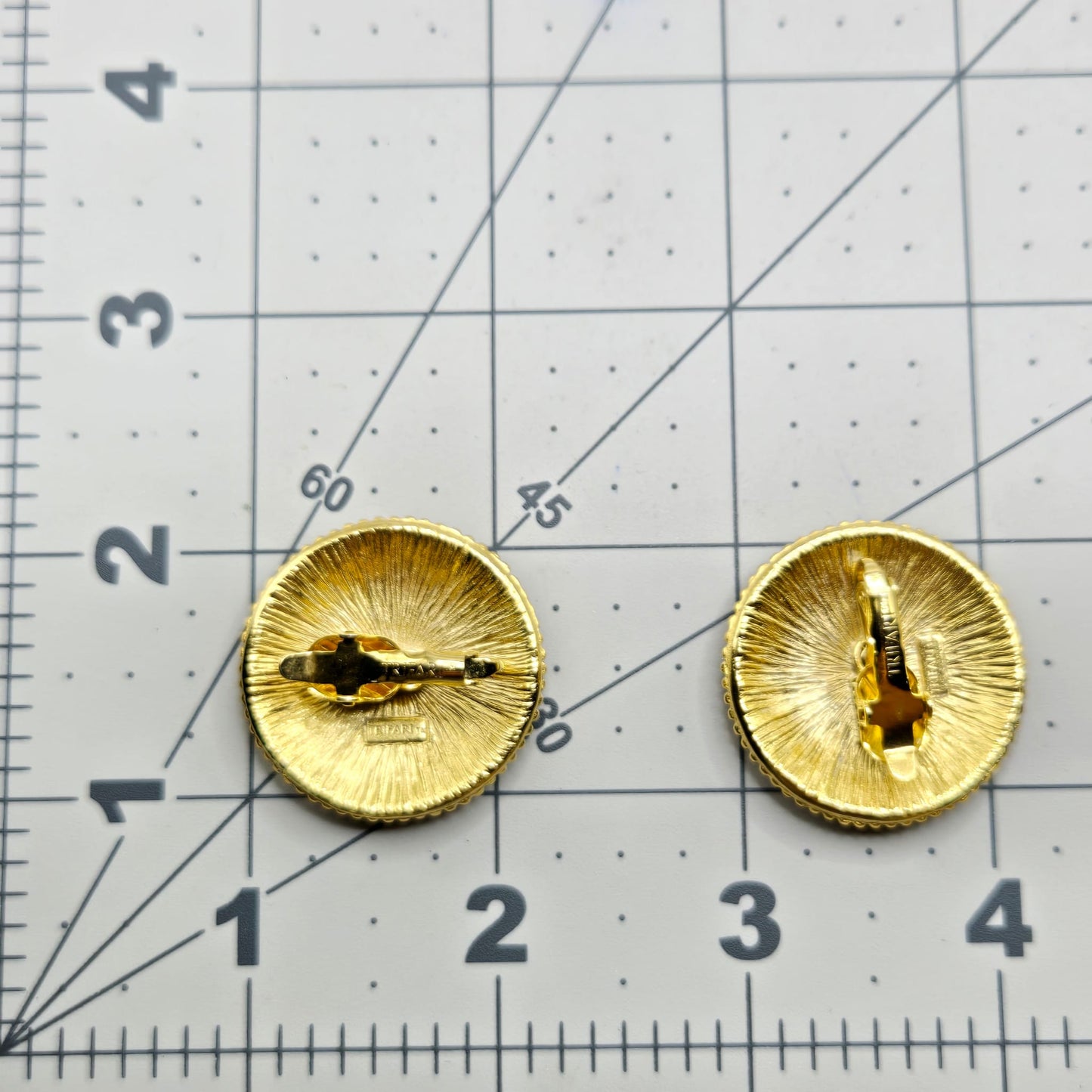 Vintage TRIFARI TM Large green enamel round gold tone clip on earrings