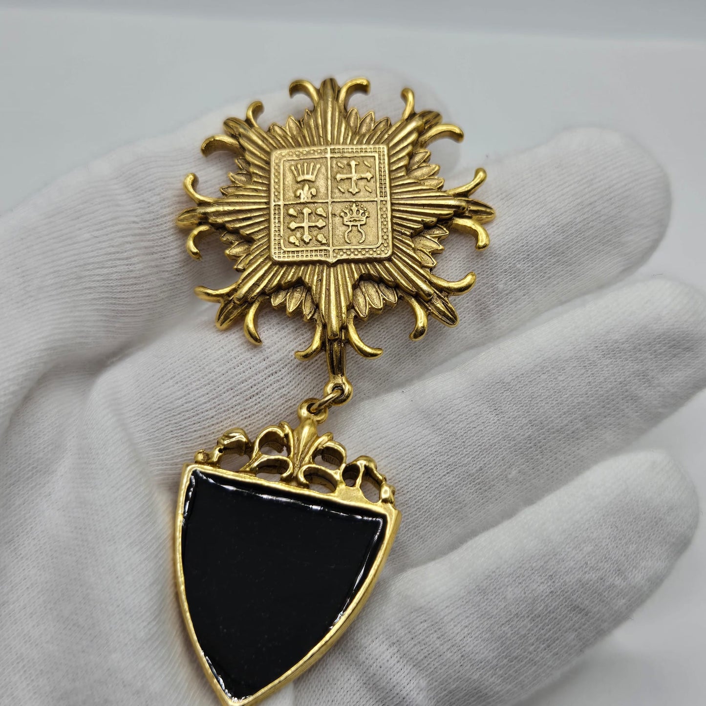 Vintage Symbol Crest Dangle Shield black Enamel gold tone Brooch