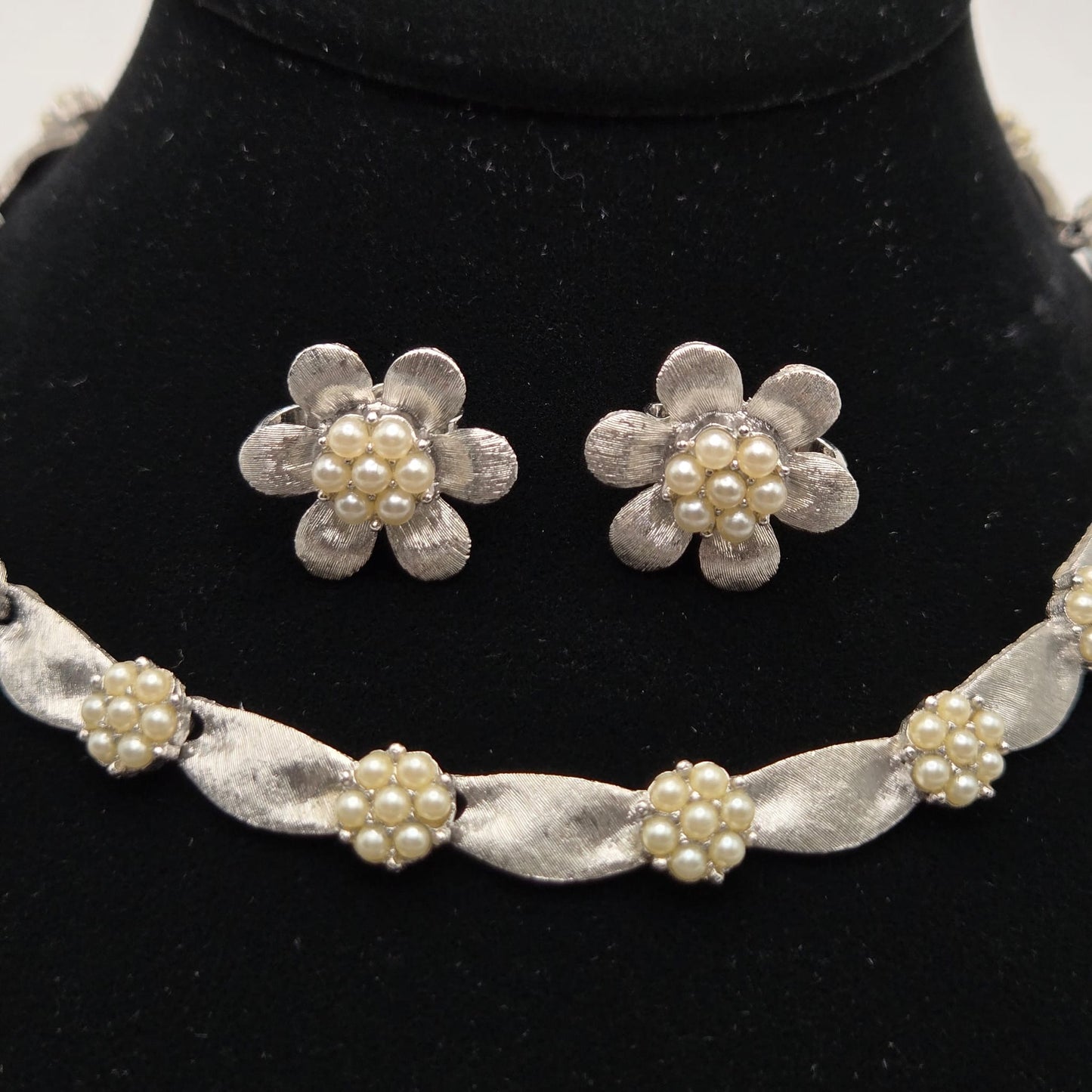 Vintage TRIFARI CROWN signed Ribbon Faux Pearls Brushed Silver tone Necklace and flower clip on earrings set