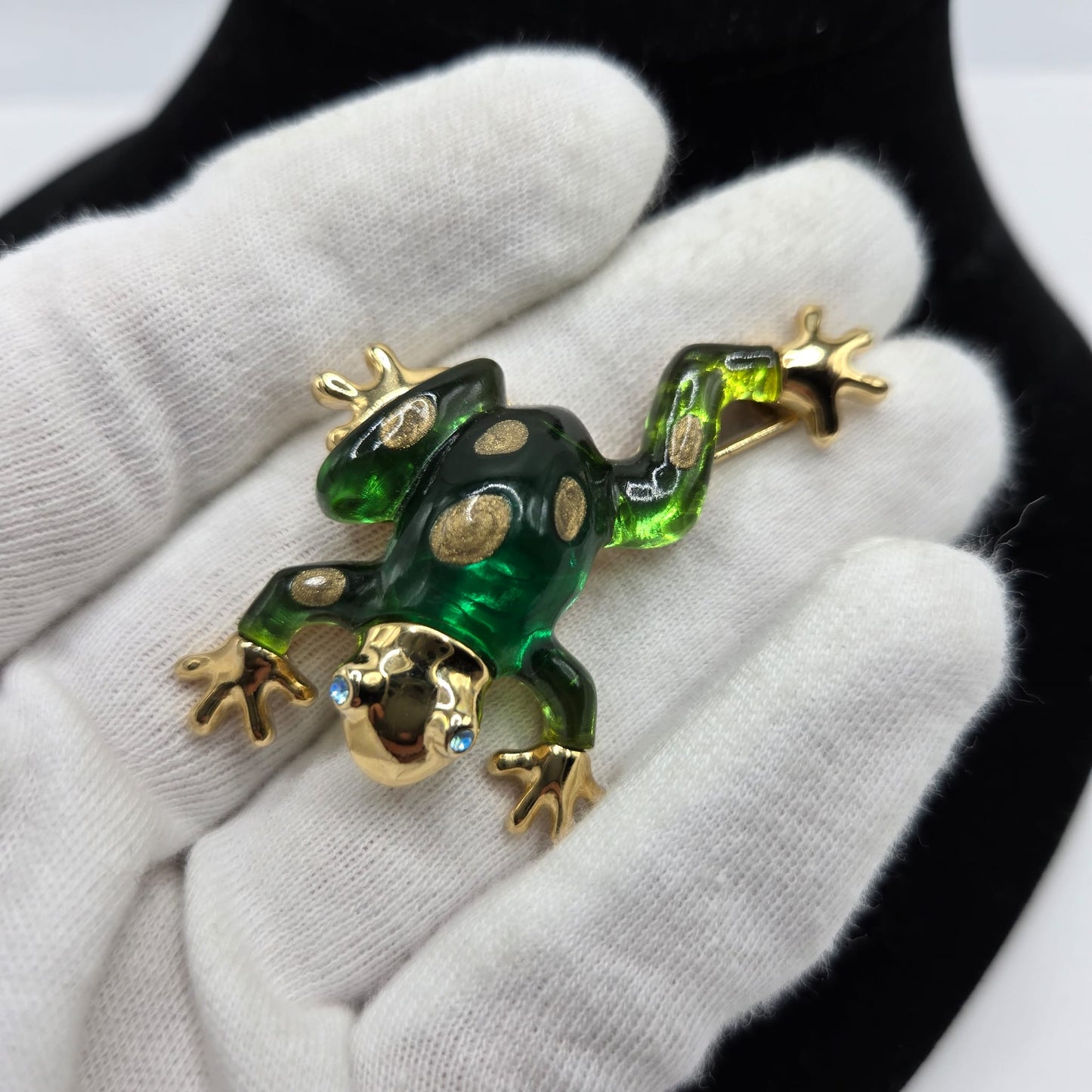 Vintage ANNE KLEIN Frog green lucite gold tone blue eyes rhinestones brooch pin