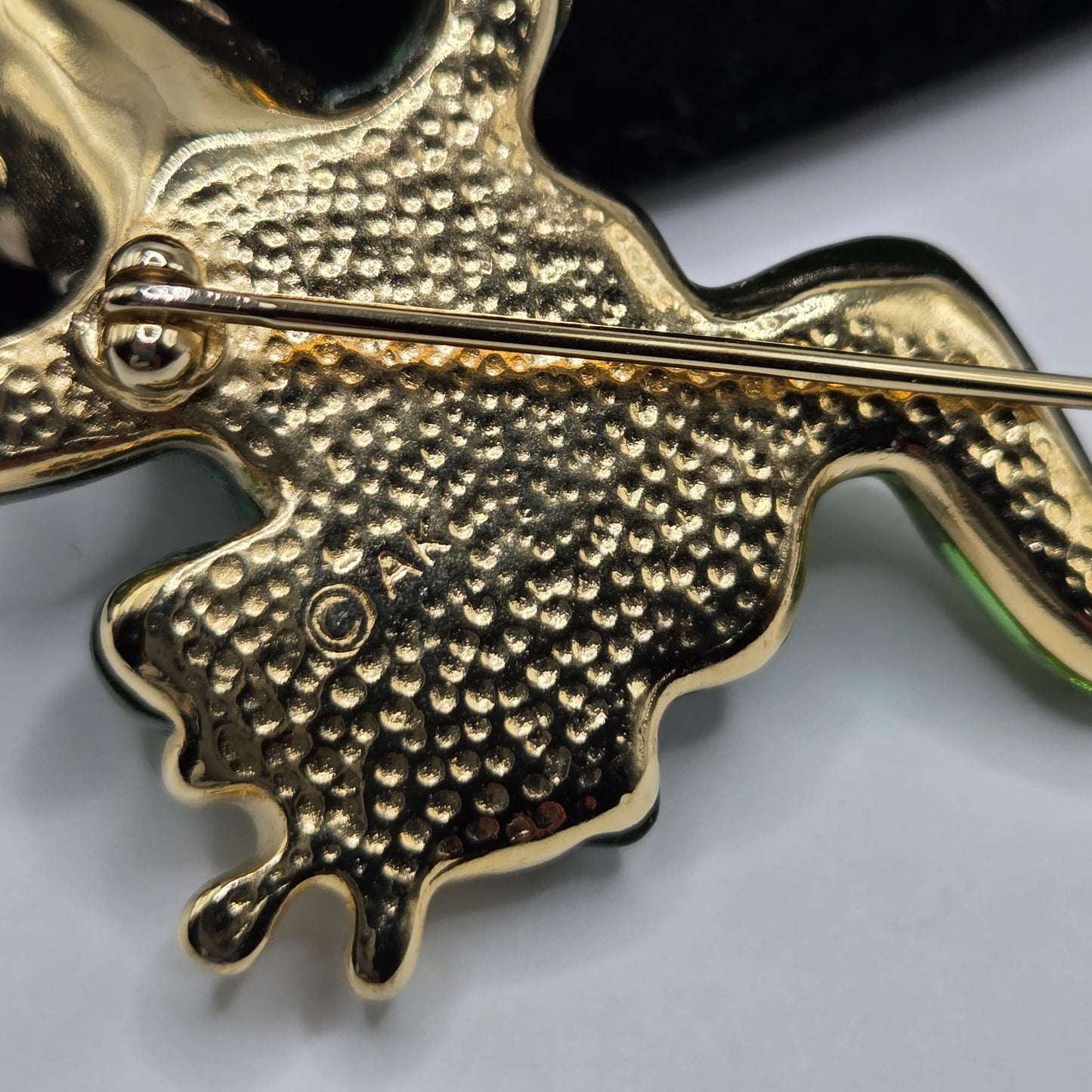 Vintage ANNE KLEIN Frog green lucite gold tone blue eyes rhinestones brooch pin