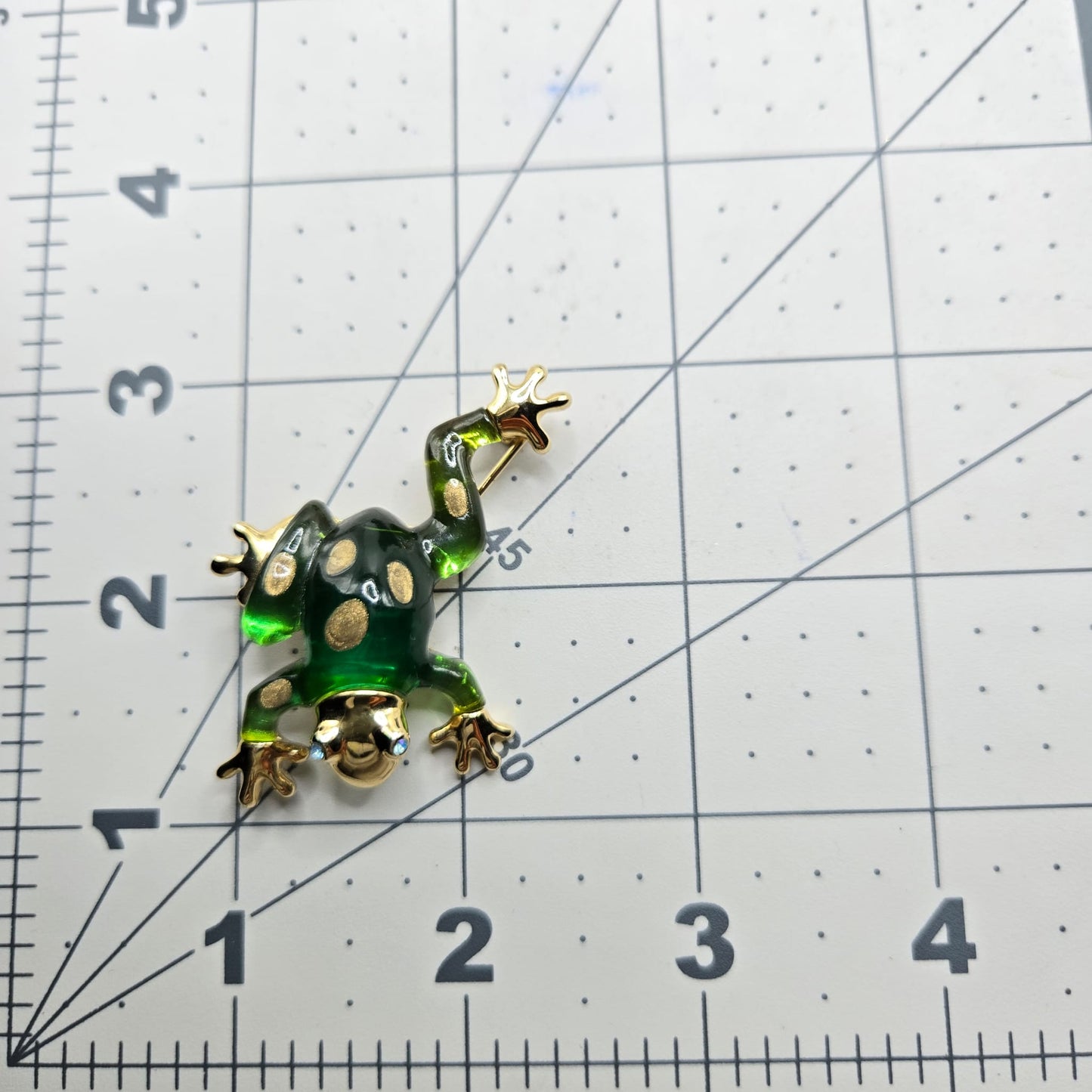 Vintage ANNE KLEIN Frog green lucite gold tone blue eyes rhinestones brooch pin