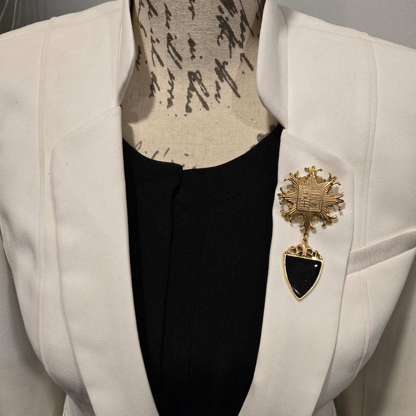 Vintage Symbol Crest Dangle Shield black Enamel gold tone Brooch