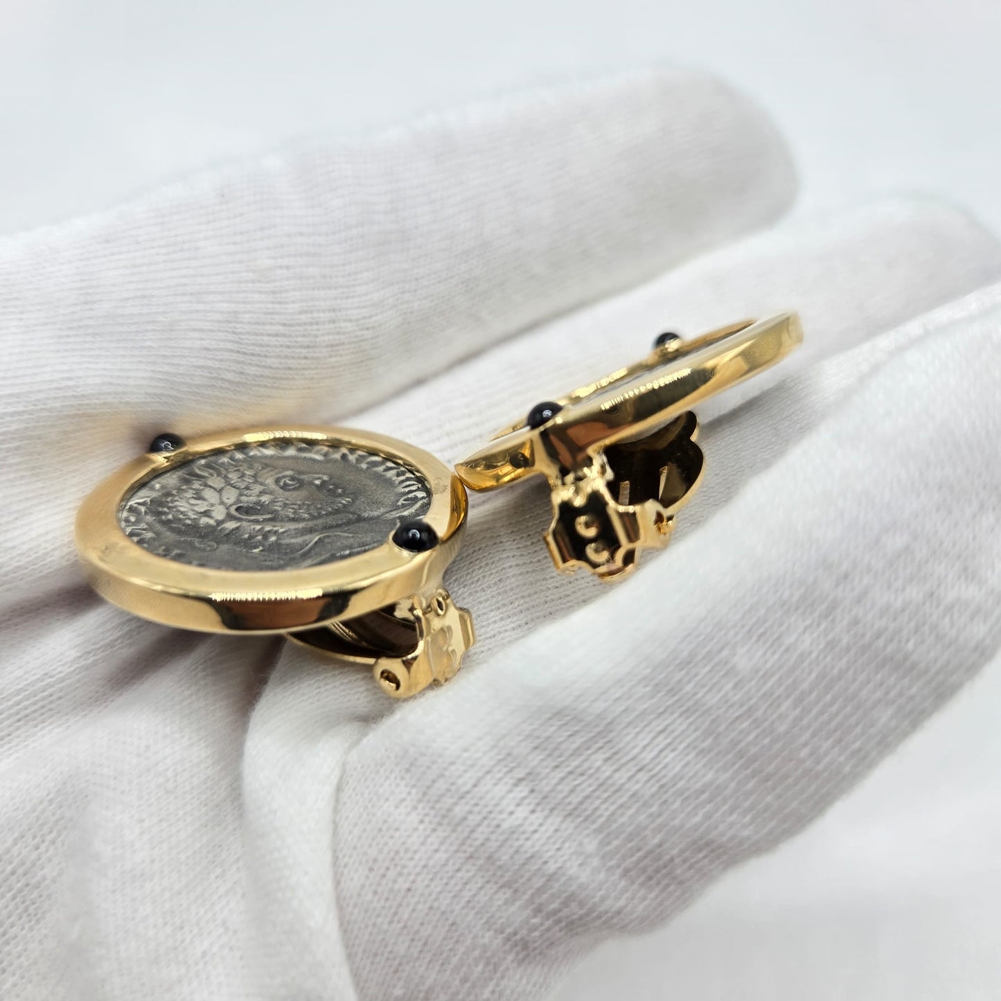 Vintage CAROLEE  Round Roman coin black Cabochon gold tone designer runway clip on earrings