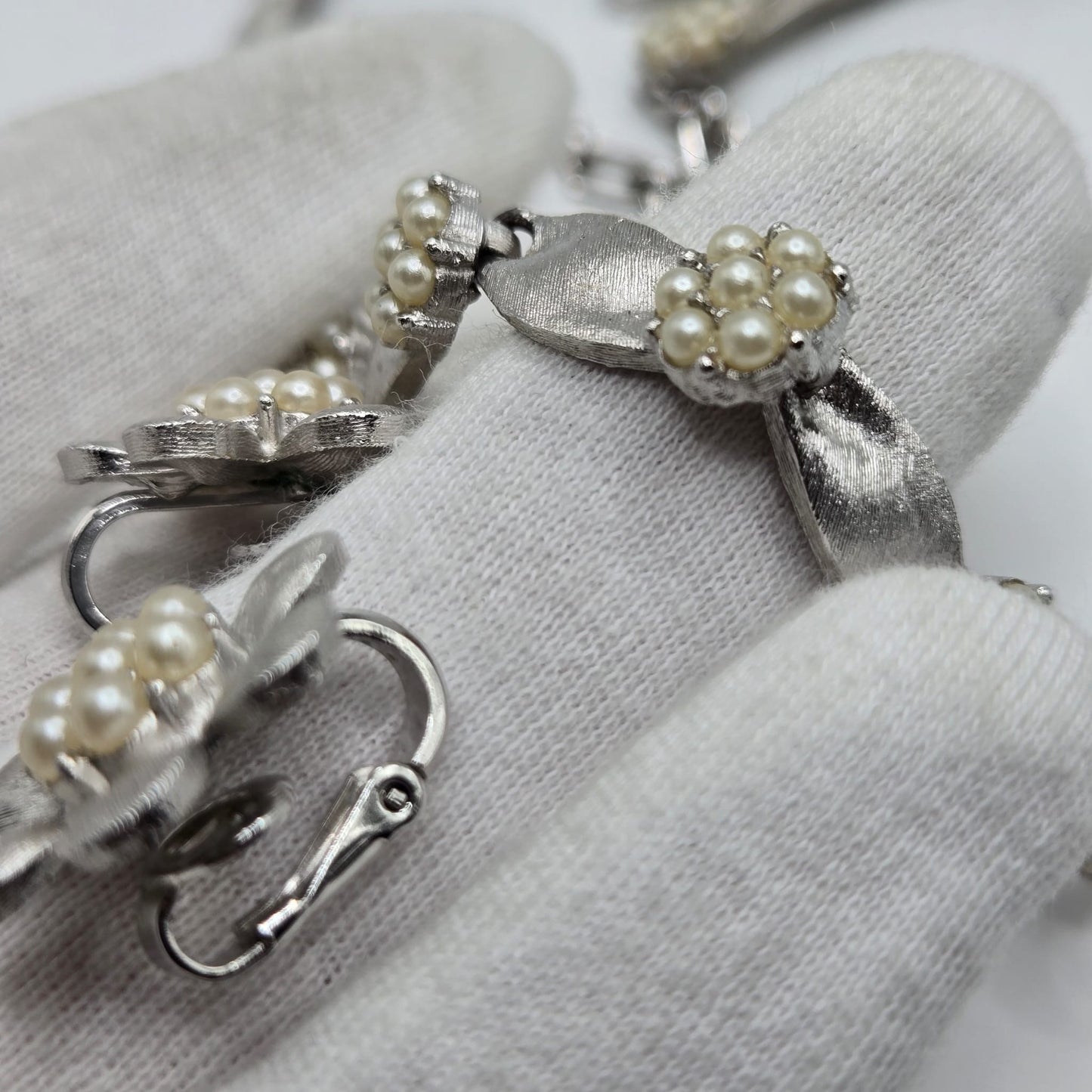 Vintage TRIFARI CROWN signed Ribbon Faux Pearls Brushed Silver tone Necklace and flower clip on earrings set