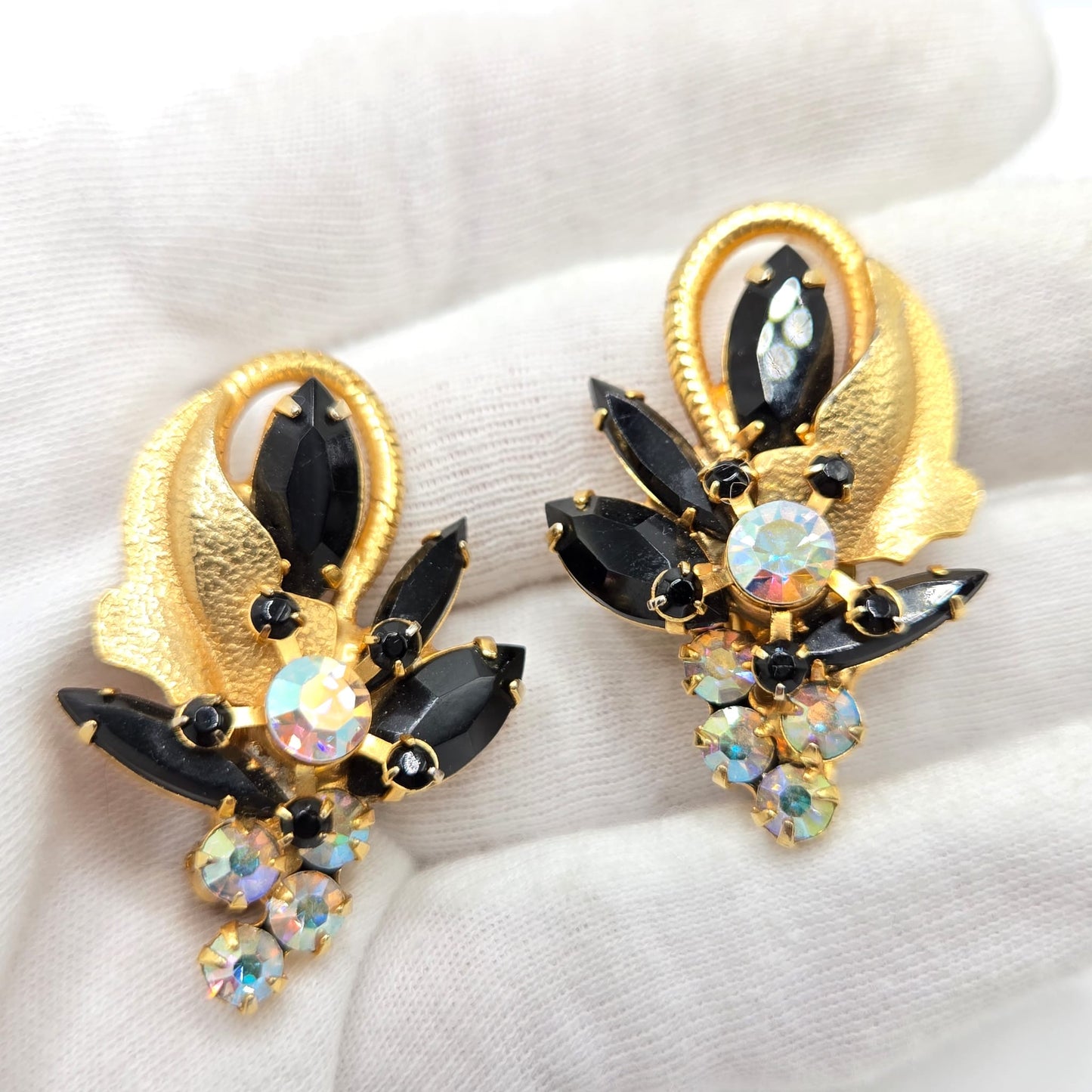 Vintage Juliana D & E Leaves Black Navettes and AB Rhinestones gold tone Brooch pin
and clip on earrings set