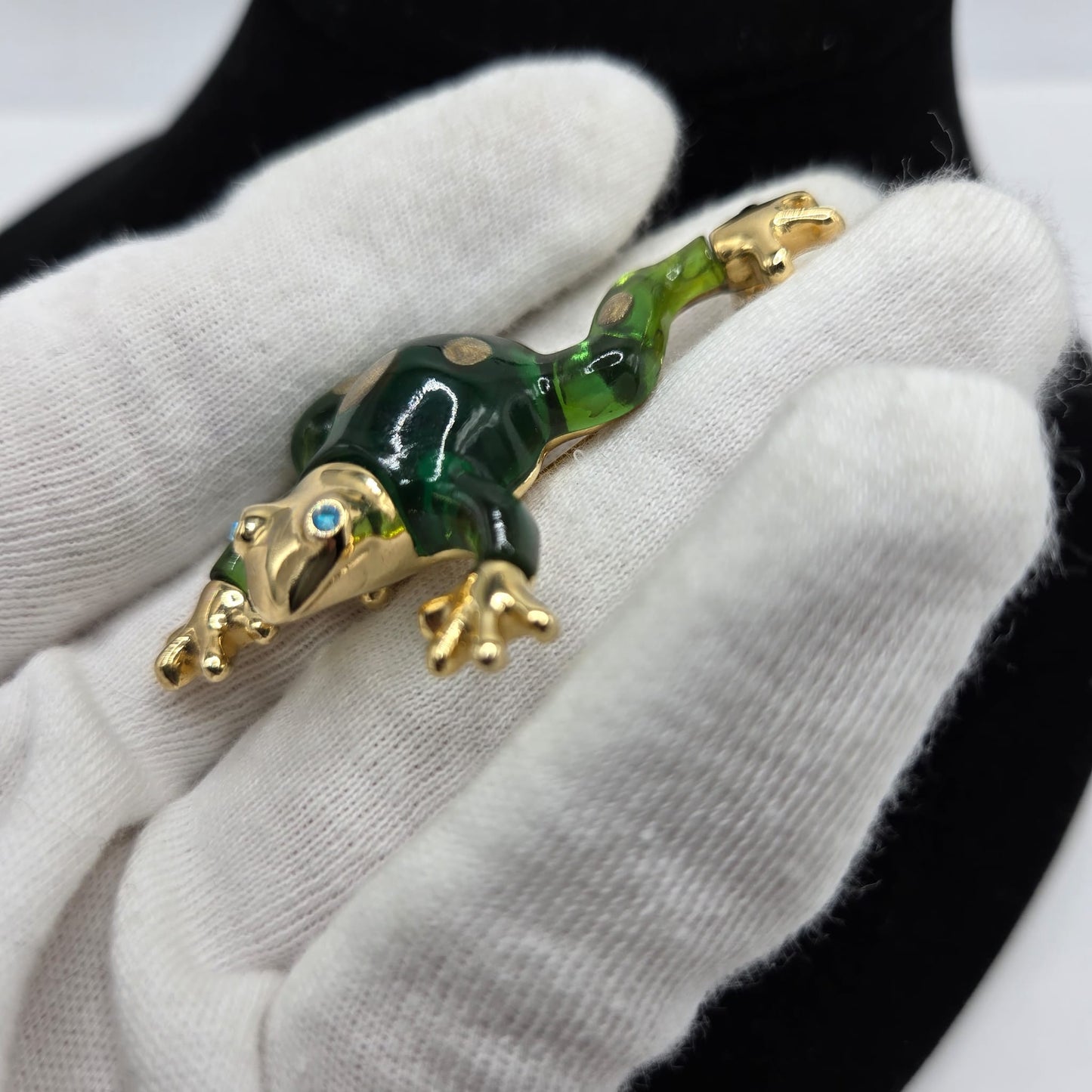 Vintage ANNE KLEIN Frog green lucite gold tone blue eyes rhinestones brooch pin