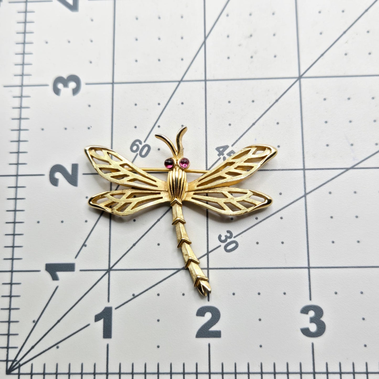 Vintage TRIFARI CROWN signed Dragonfly purple eyes gold tone Brooch pin