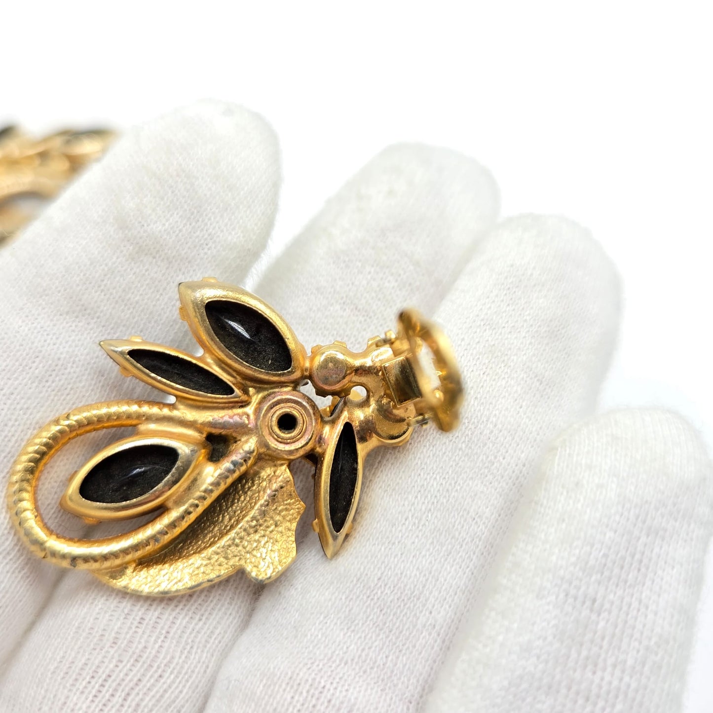 Vintage Juliana D & E Leaves Black Navettes and AB Rhinestones gold tone Brooch pin
and clip on earrings set