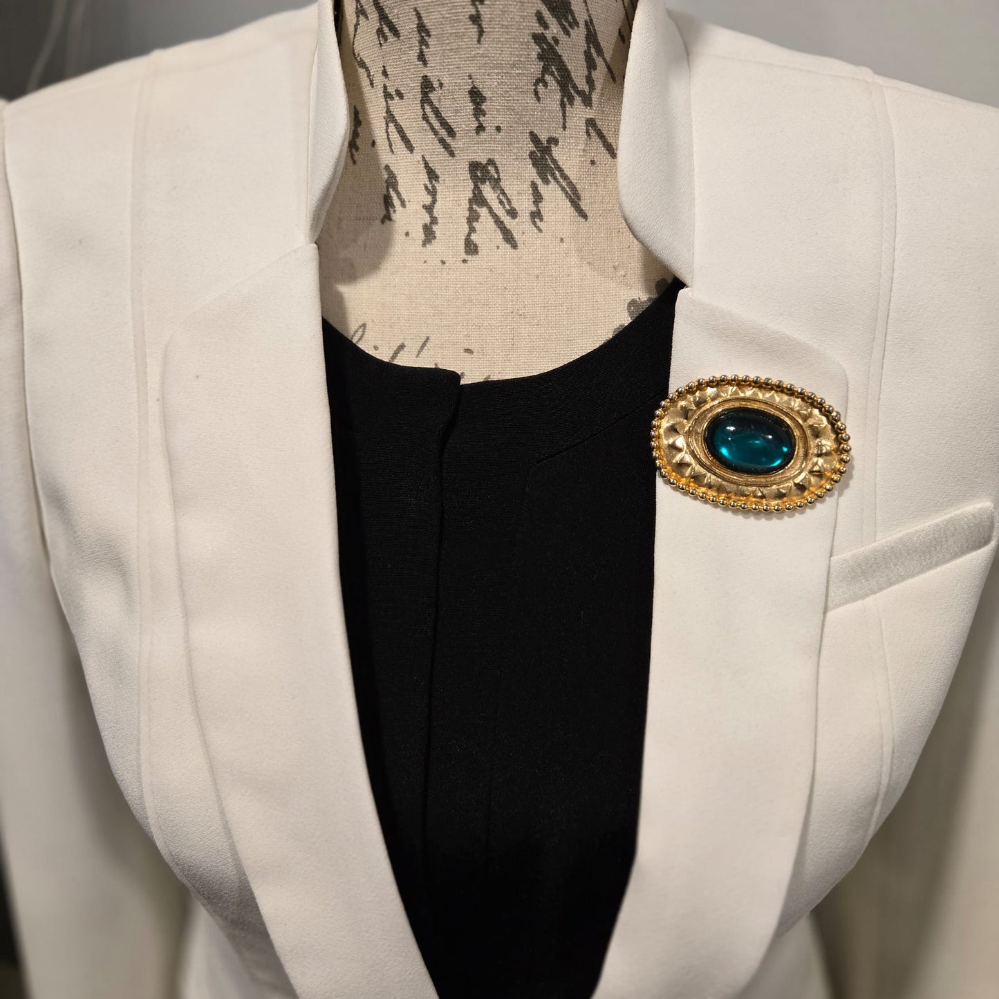 Vintage Etruscan designer runway large green Cabochon gold tone brooch pin