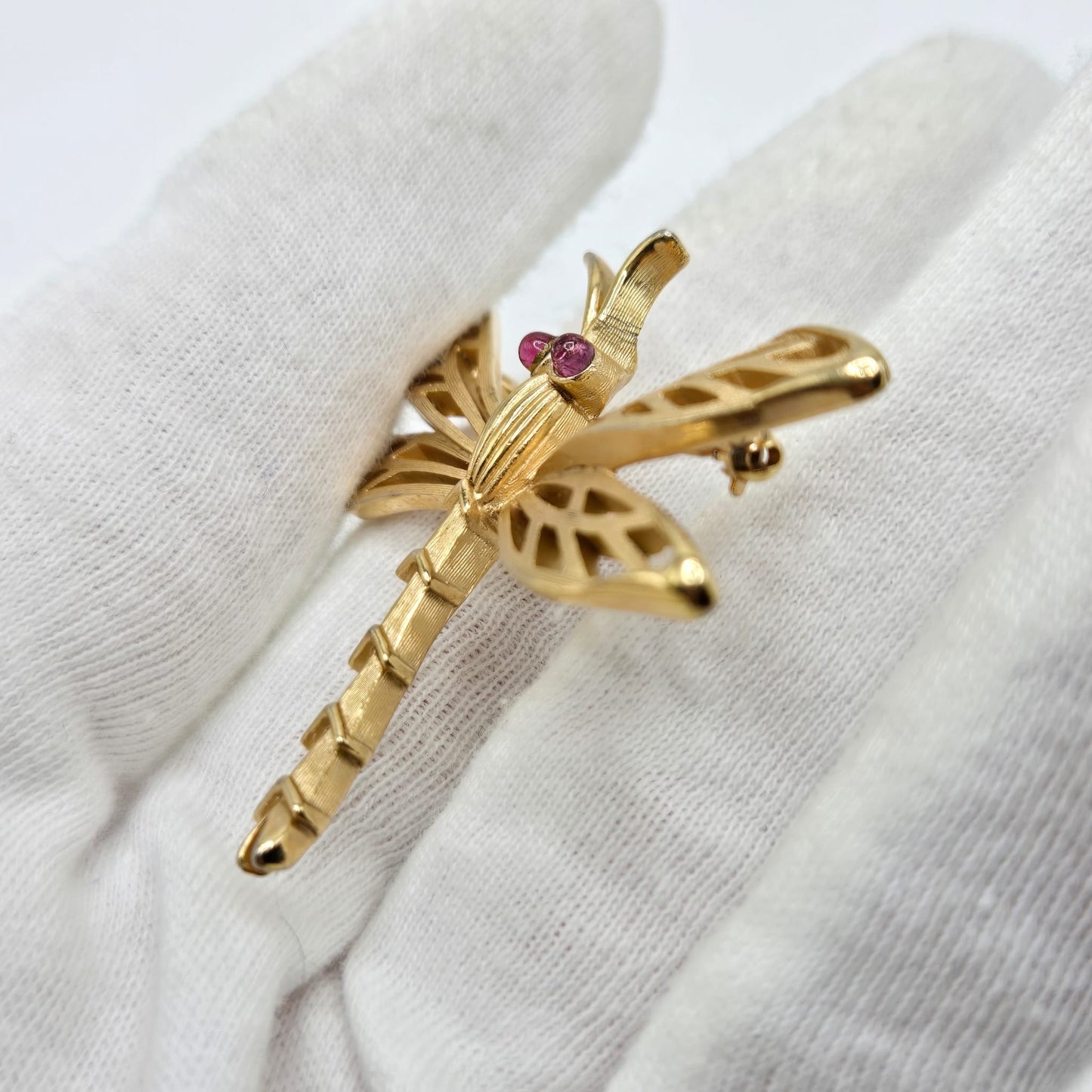 Vintage TRIFARI CROWN signed Dragonfly purple eyes gold tone Brooch pin