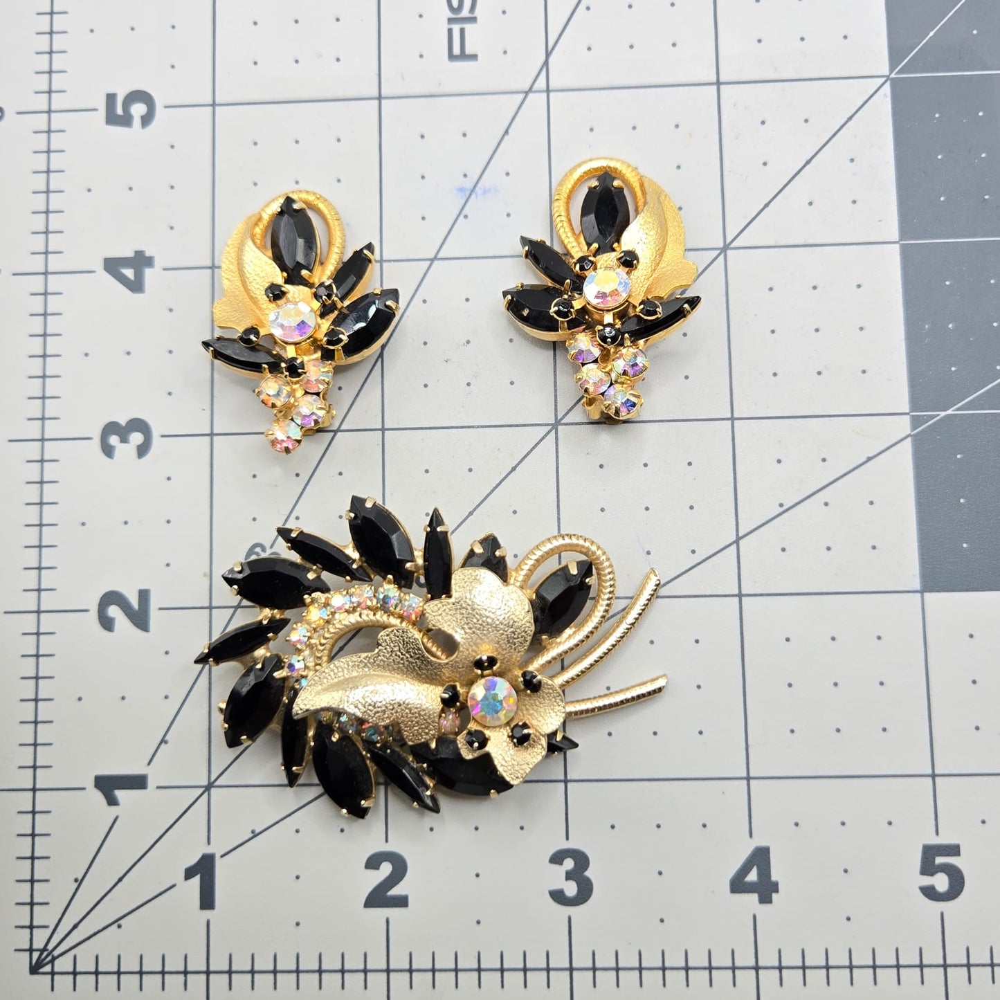 Vintage Juliana D & E Leaves Black Navettes and AB Rhinestones gold tone Brooch pin
and clip on earrings set