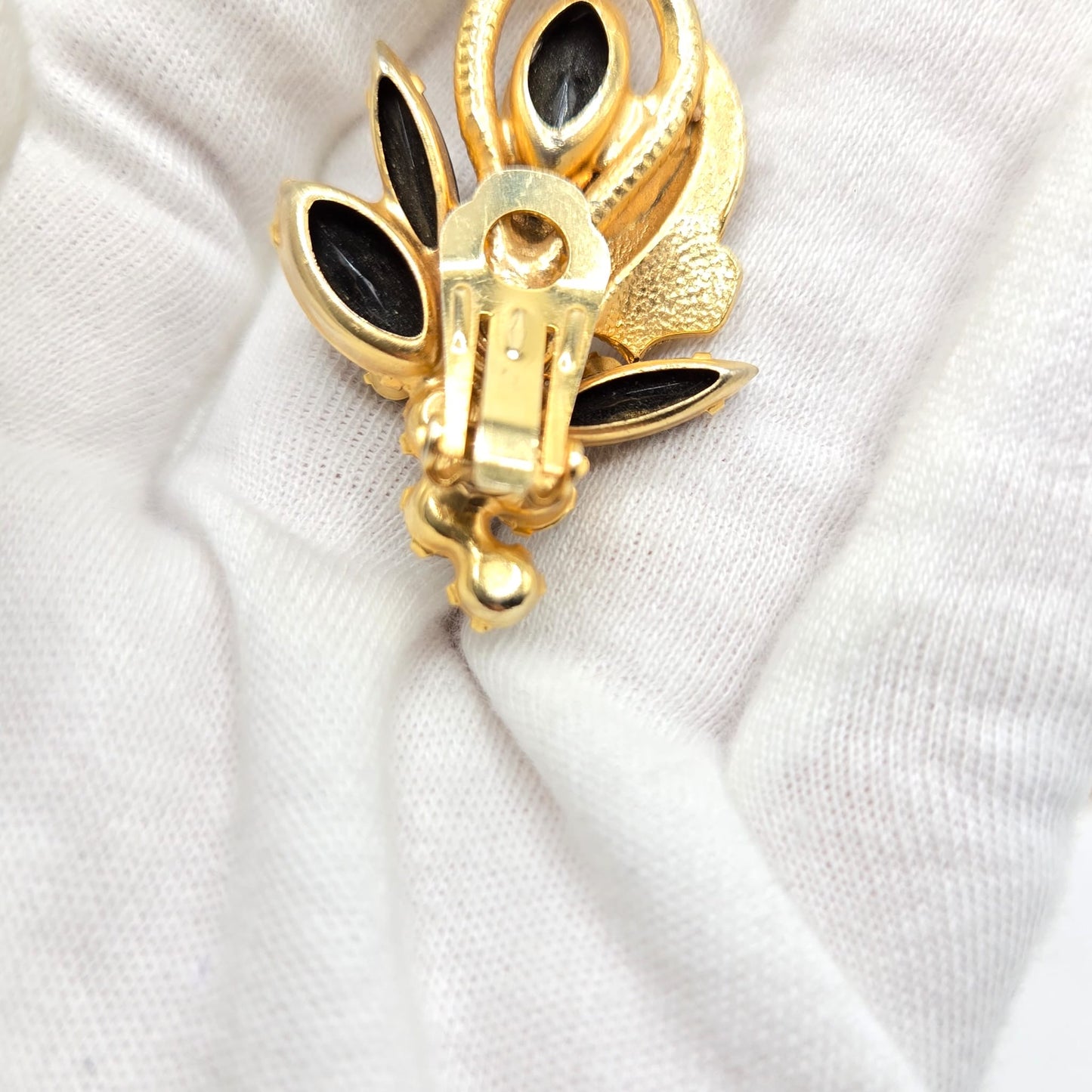 Vintage Juliana D & E Leaves Black Navettes and AB Rhinestones gold tone Brooch pin
and clip on earrings set