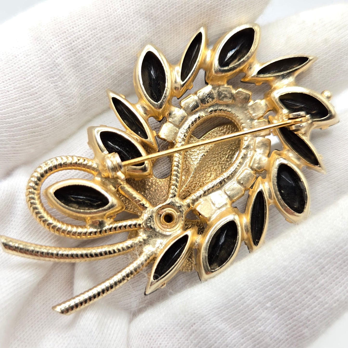 Vintage Juliana D & E Leaves Black Navettes and AB Rhinestones gold tone Brooch pin
and clip on earrings set