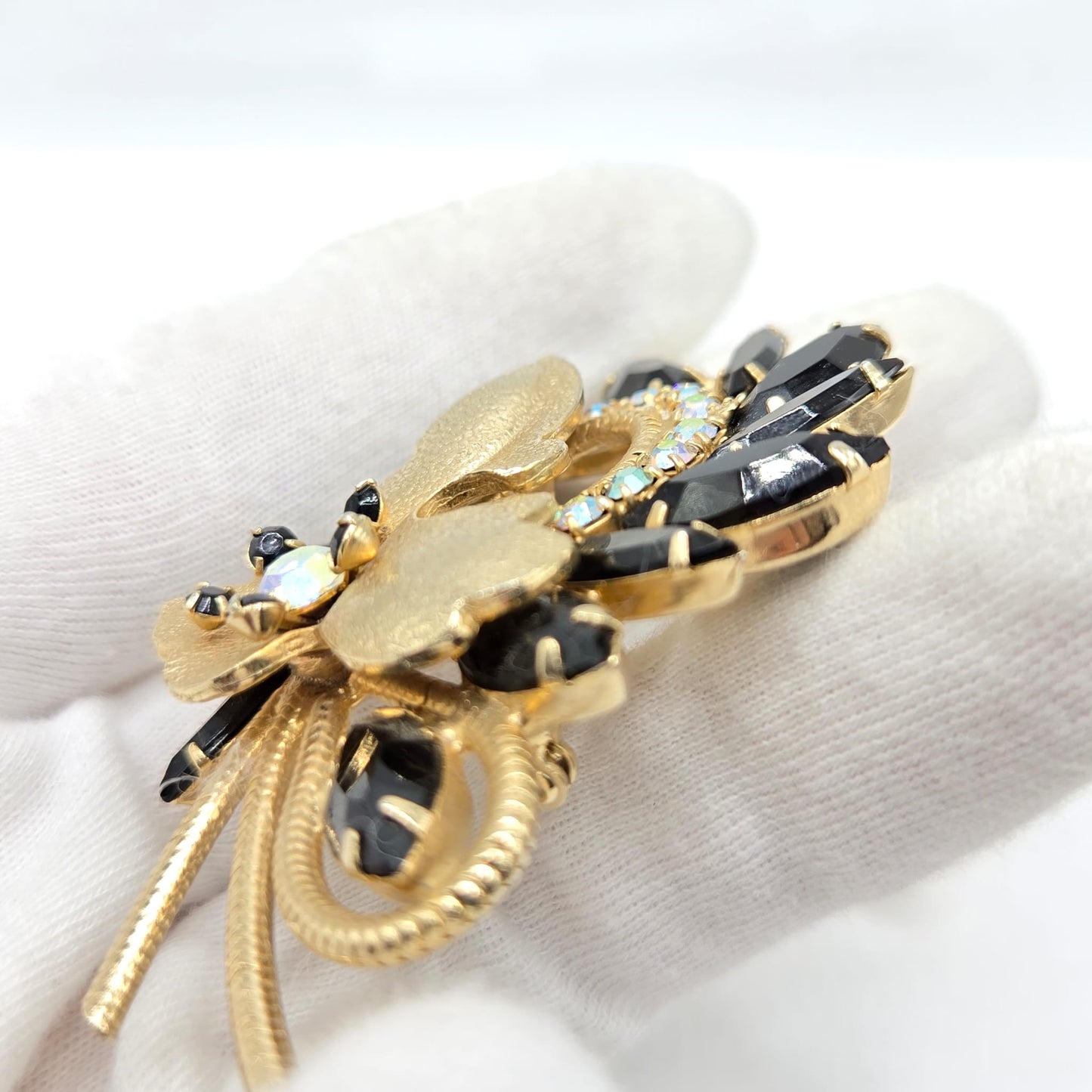 Vintage Juliana D & E Leaves Black Navettes and AB Rhinestones gold tone Brooch pin
and clip on earrings set