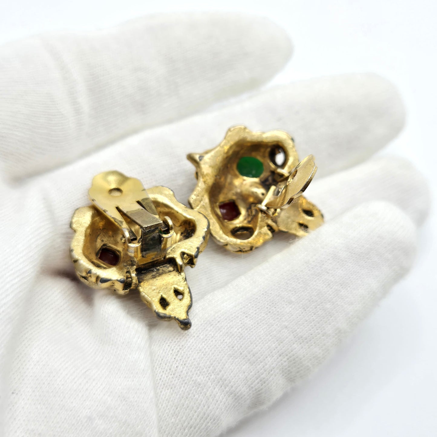 Vintage green red cabochon gold tone unique Designer Runway Clip on Earrings