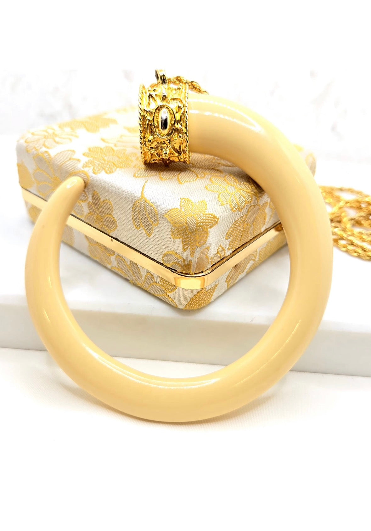 Vintage KENNETH LANE Cream Resin Tusk Pendant Gold Tone Chain Necklace