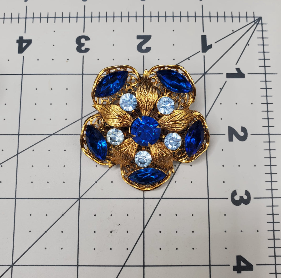 Vintage 3D Blue Rhinestones Gold Tone Filigree Brooch Pin Beautiful Statement Piece