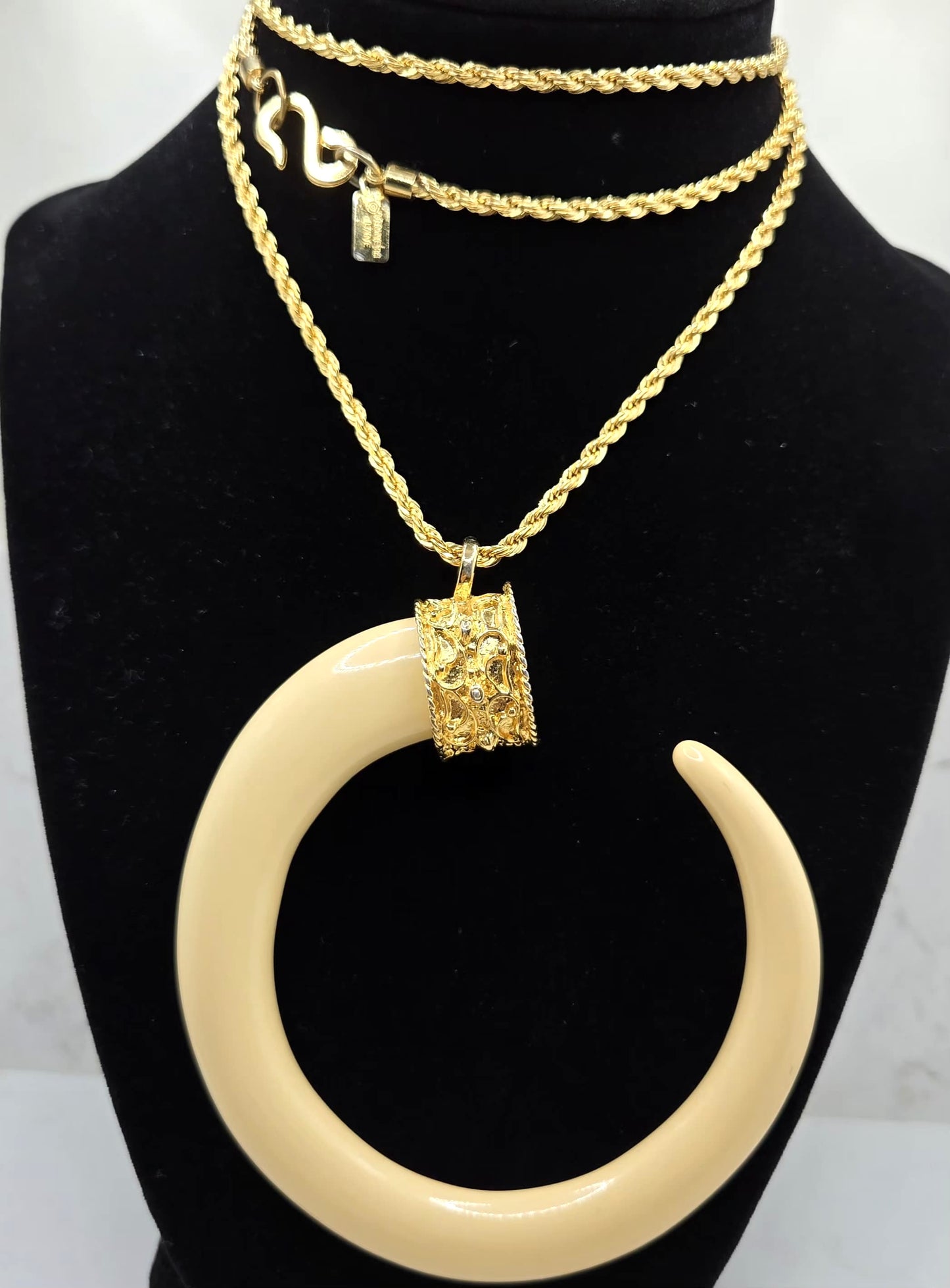 Vintage KENNETH LANE Cream Resin Tusk Pendant Gold Tone Chain Necklace