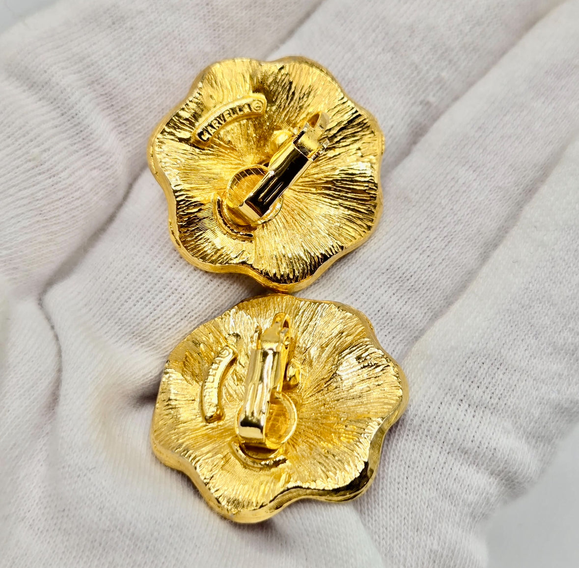 Vintage MARVELLA Patriotic Red White Blue Enamel gold tone clip on earrings