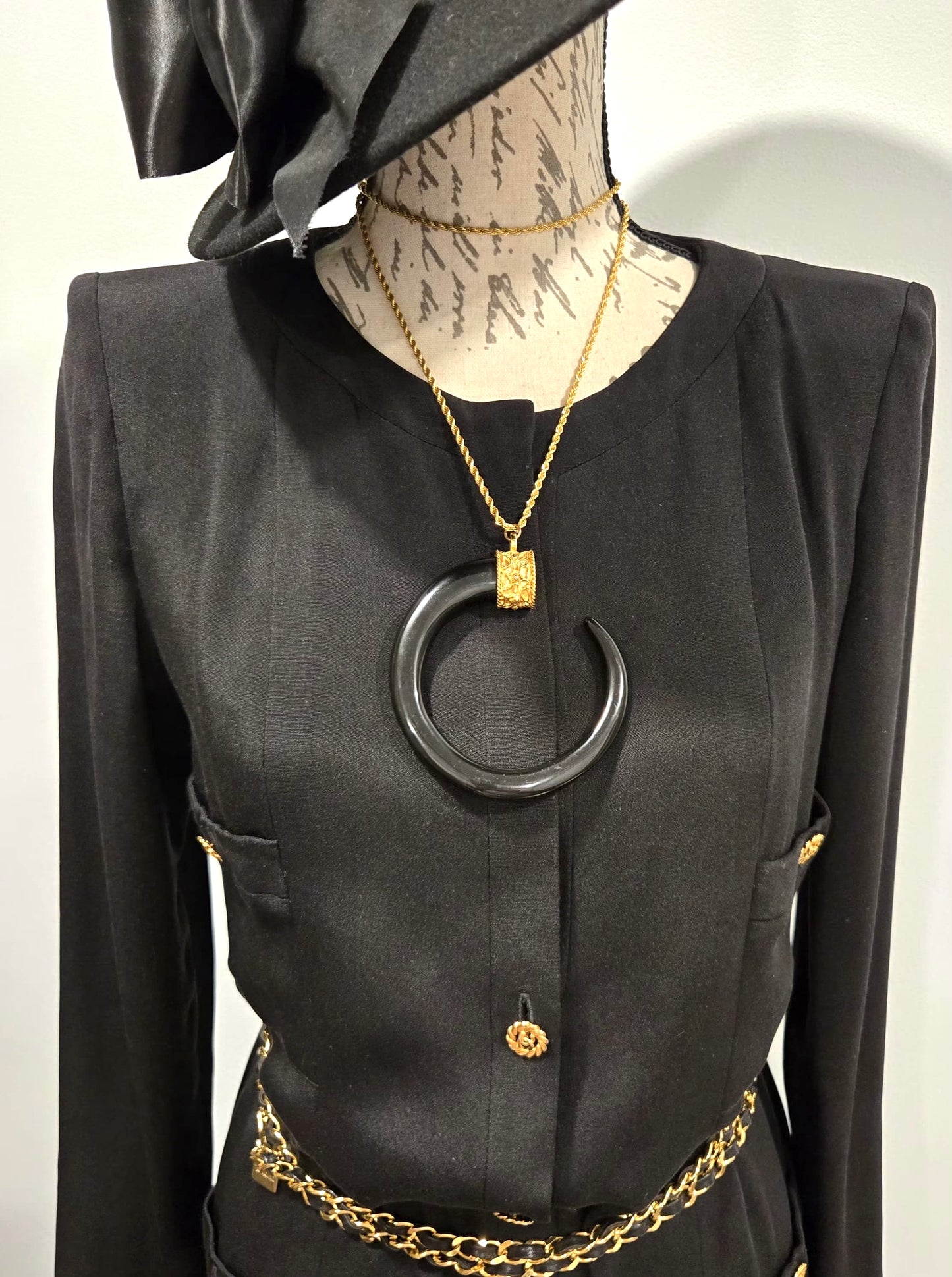Vintage KENNETH LANE Black Resin Tusk Pendant Gold Tone Chain Necklace