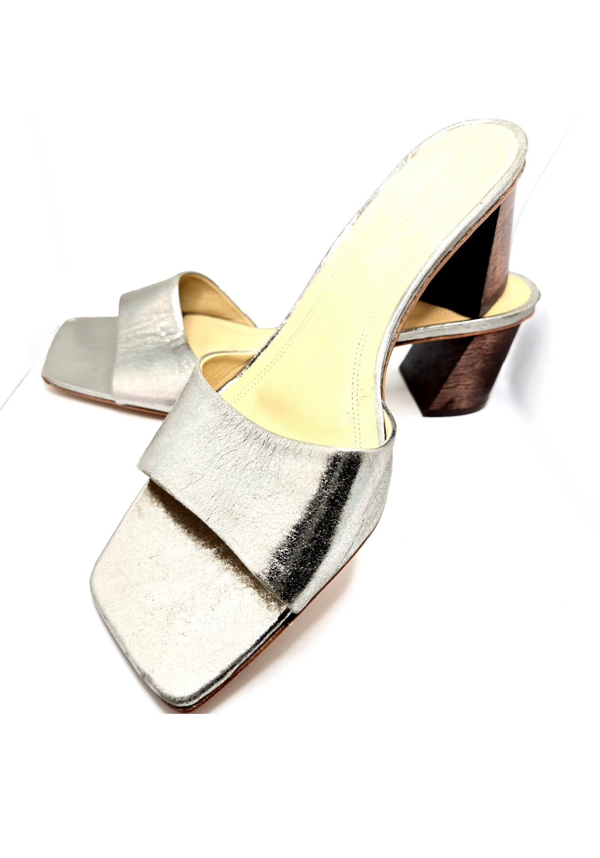 MARI GIUDICELLI  Carmen Silver Leather Sandals Size 40