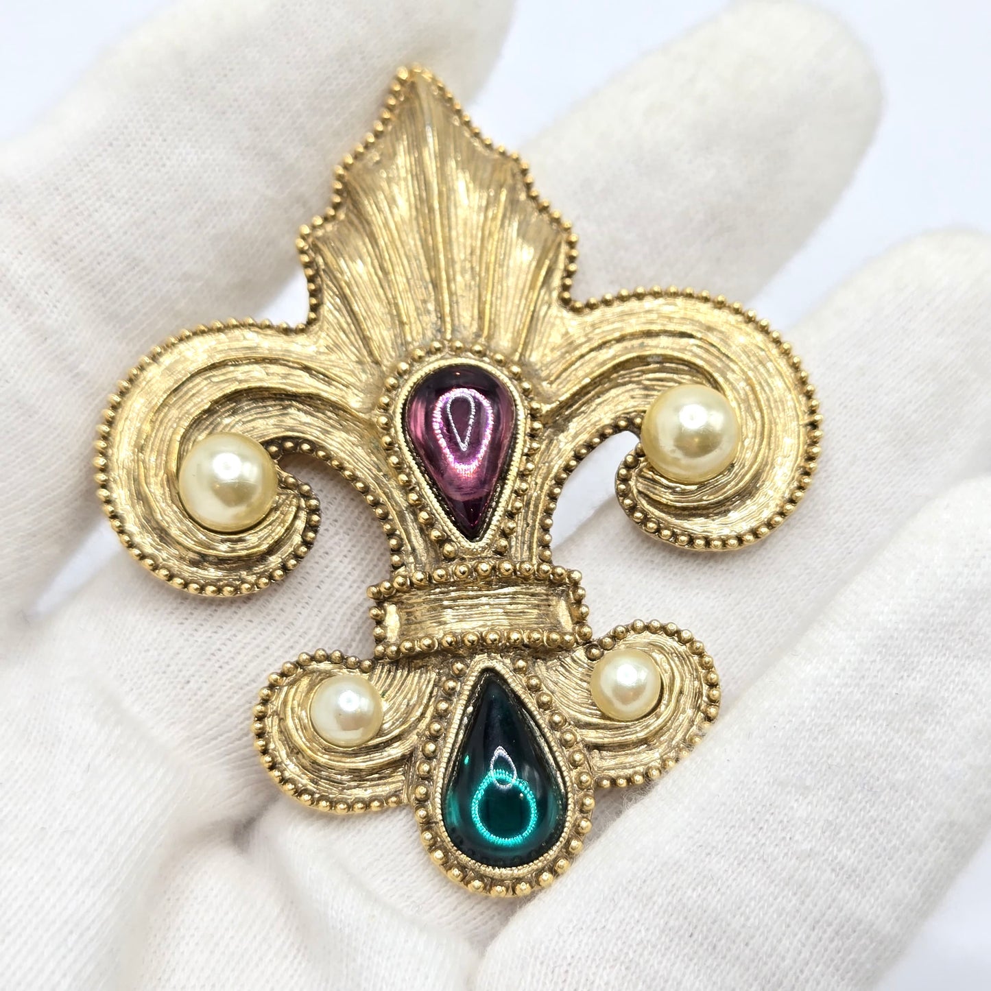 Vintage 1928 FLEUR-DE-LIS Purple Teal Faux Pearls Gold tone Brooch Pin