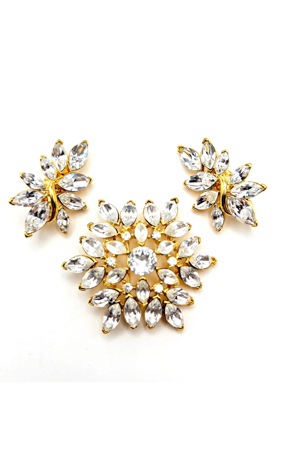 Vintage TRIFARI TM Brooch Pin and Clip on Earrings Set