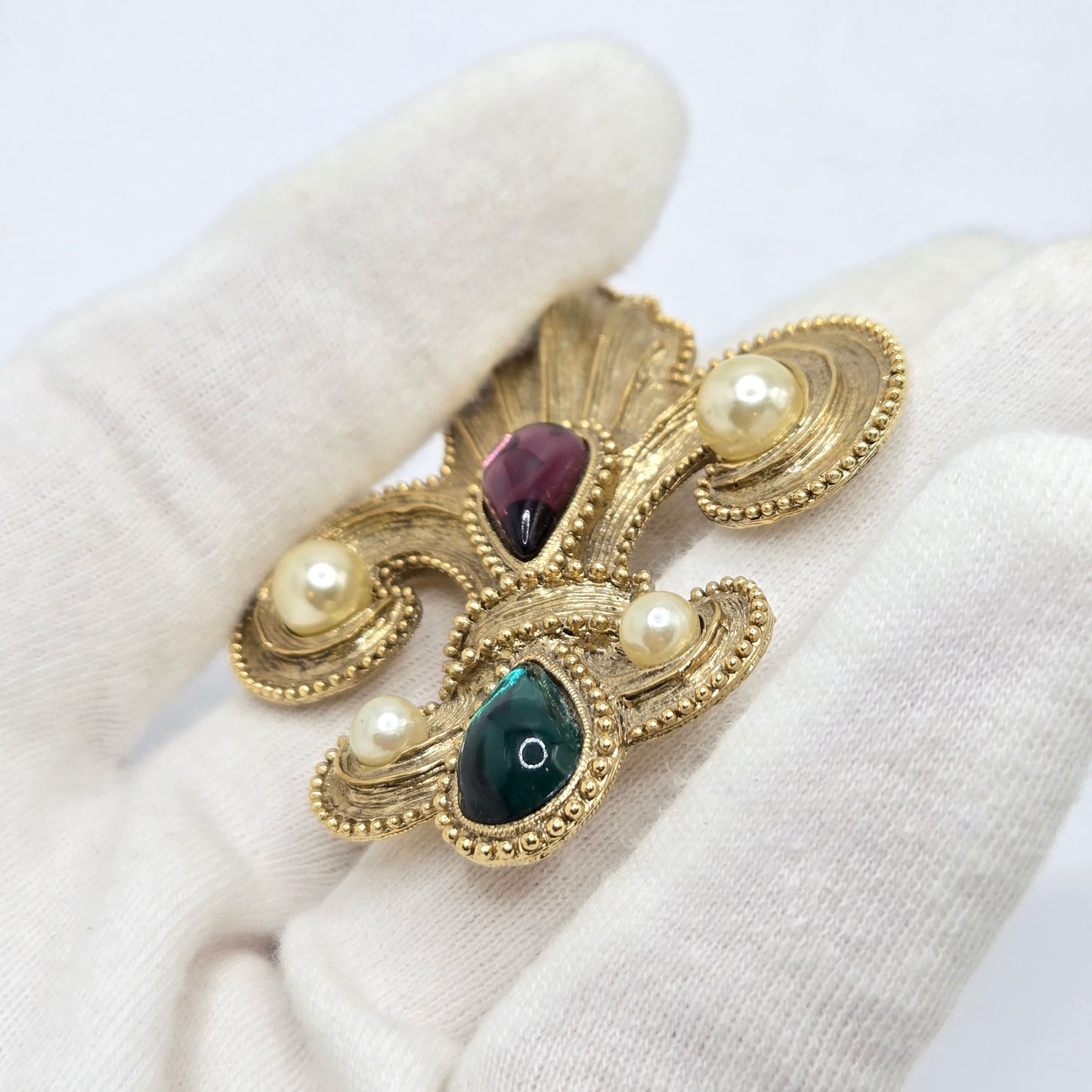 Vintage 1928 FLEUR-DE-LIS Purple Teal Faux Pearls Gold tone Brooch Pin