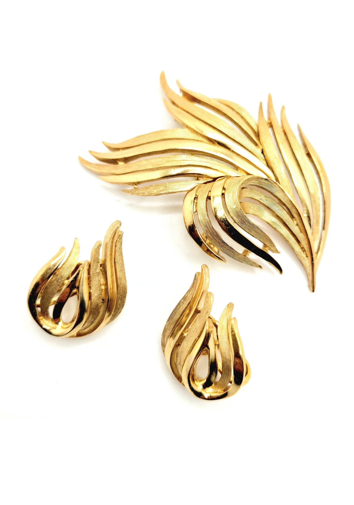 Vintage Crown Trifari Gold-Tone Leaf Floral Brooch Pin & Clip-On Earrings Set