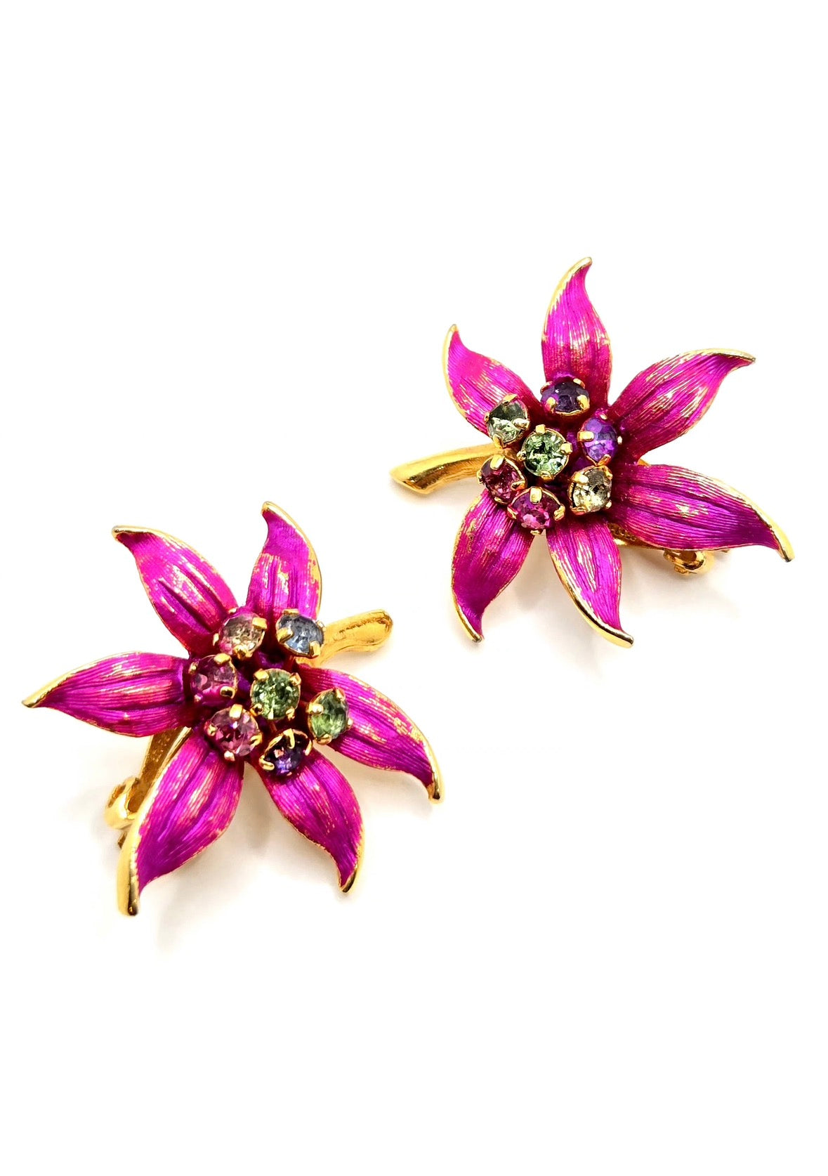 Vintage BEAUTIFUL Small Pink FLOWER Rhinestones Gold tone clip on earrings