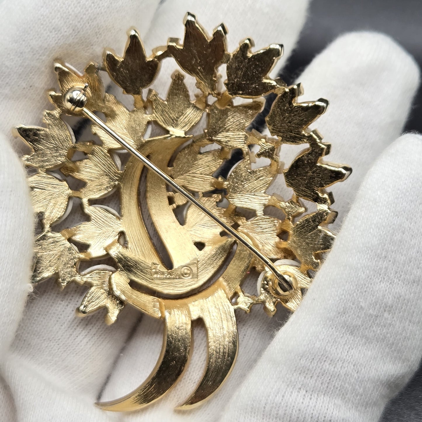 Vintage TRIFARI crown white milk glass flowers gold tone ribbon design Brooch pin