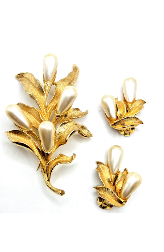 Vintage ART Arthur Pepper Faux pearl floral gold tone Brooch Pin and clip on earrings set