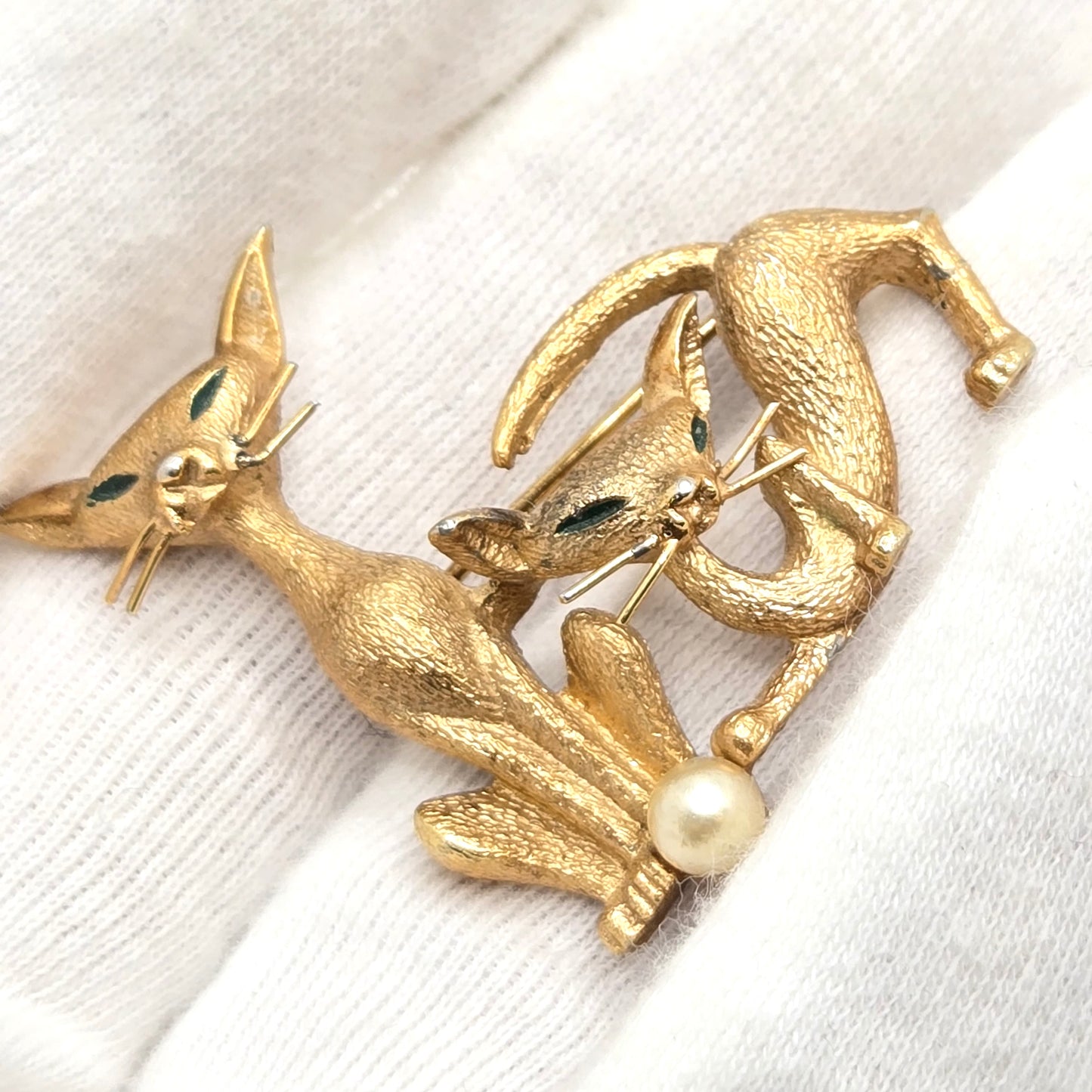 Vintage MARCEL BOUCHER Siamese Cats Gold Tone Green Enamel Eyes Brooch Pin