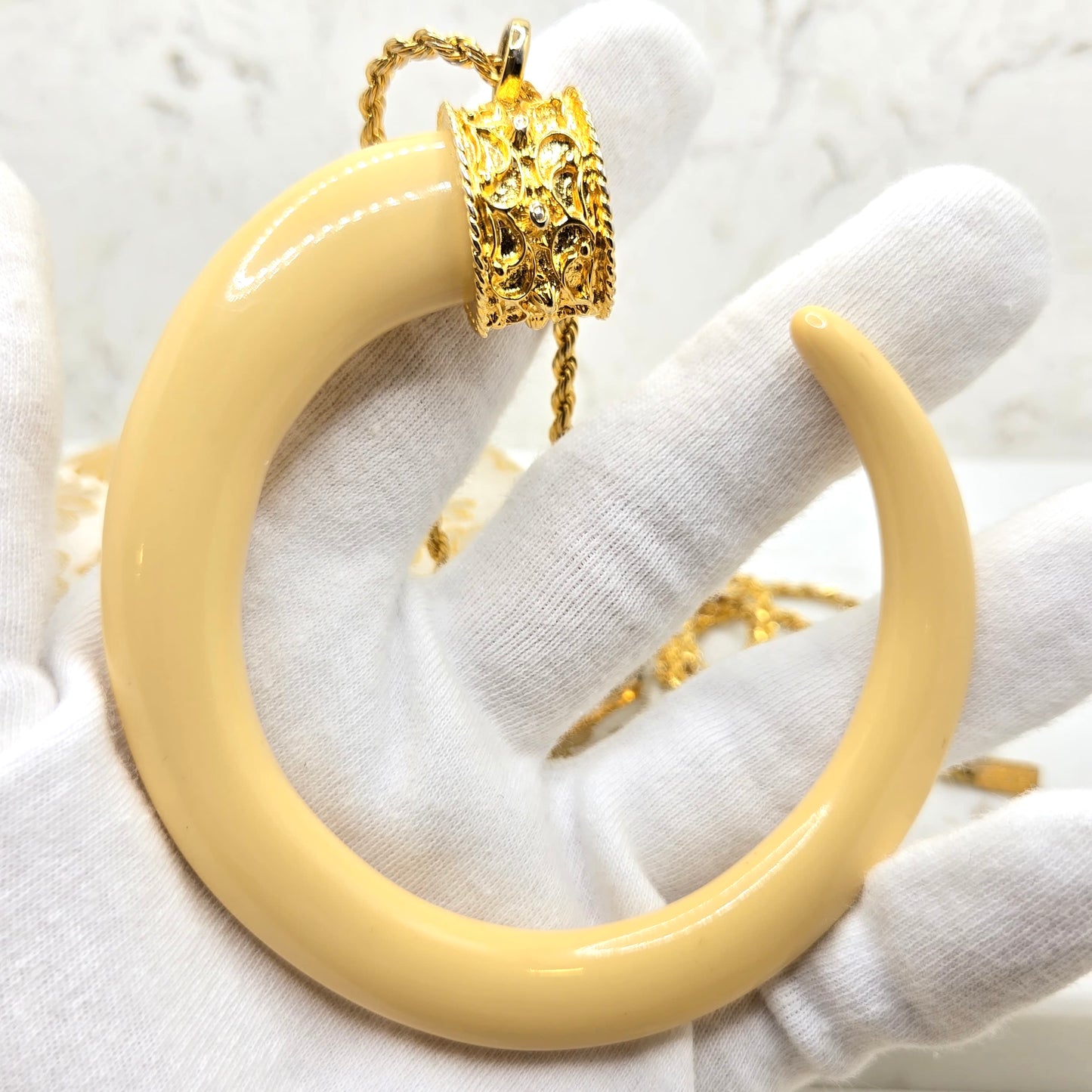 Vintage KENNETH LANE Cream Resin Tusk Pendant Gold Tone Chain Necklace