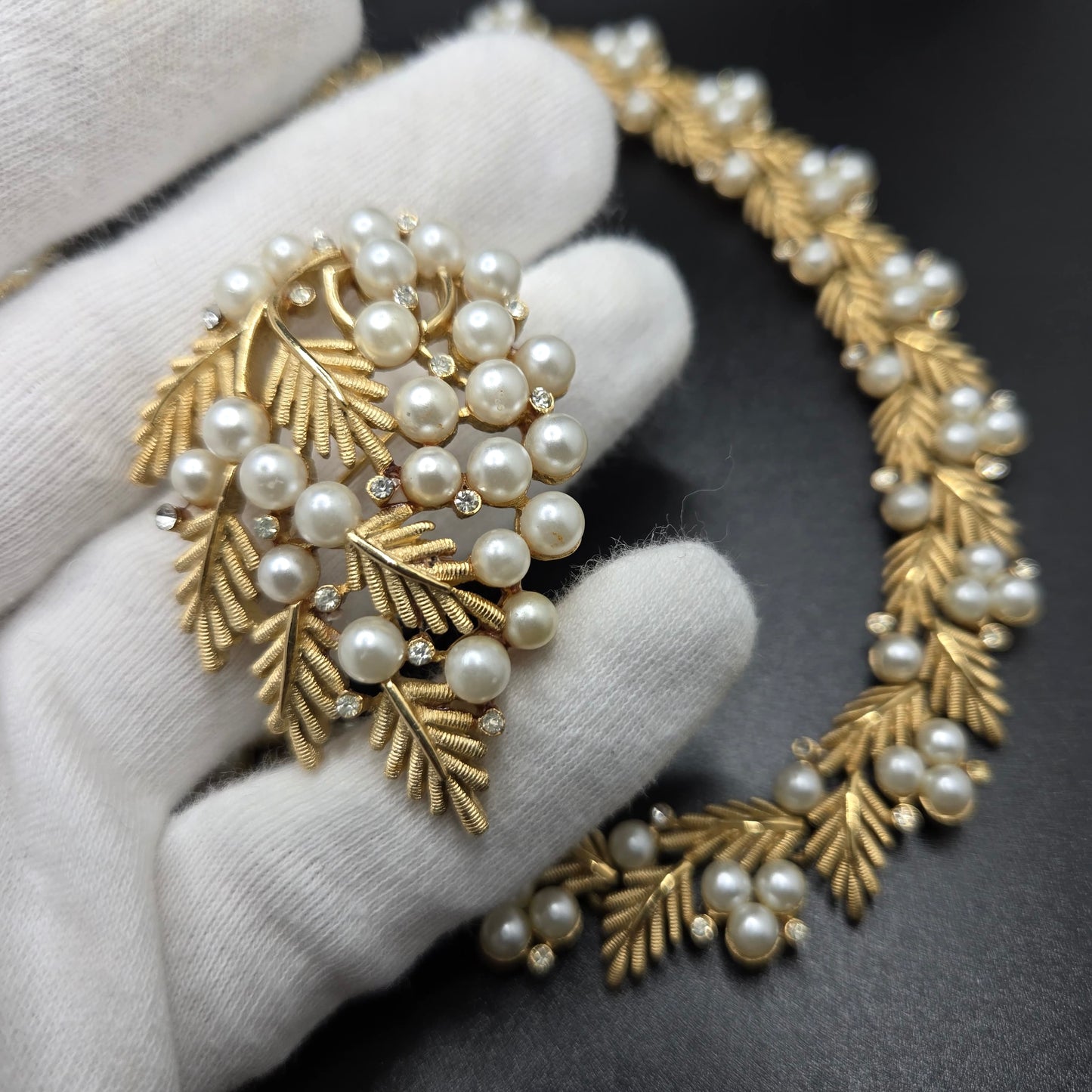 Vintage Very Rare TRIFARI Leaves Rhinestone Faux Pearl Brushed Gold-Tone Necklace, Bracelet & Brooch Pin Set