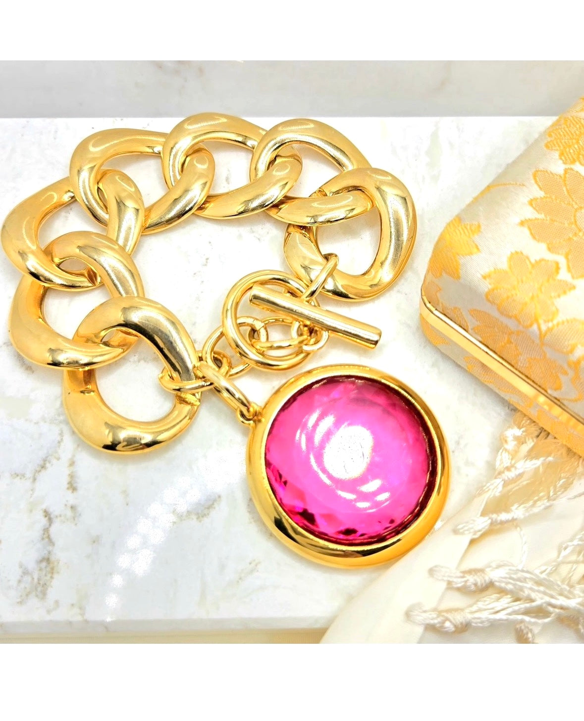 Vintage Bold Chunky Chain Link Pink Glass Charm Gold Tone Toggle Bracelet