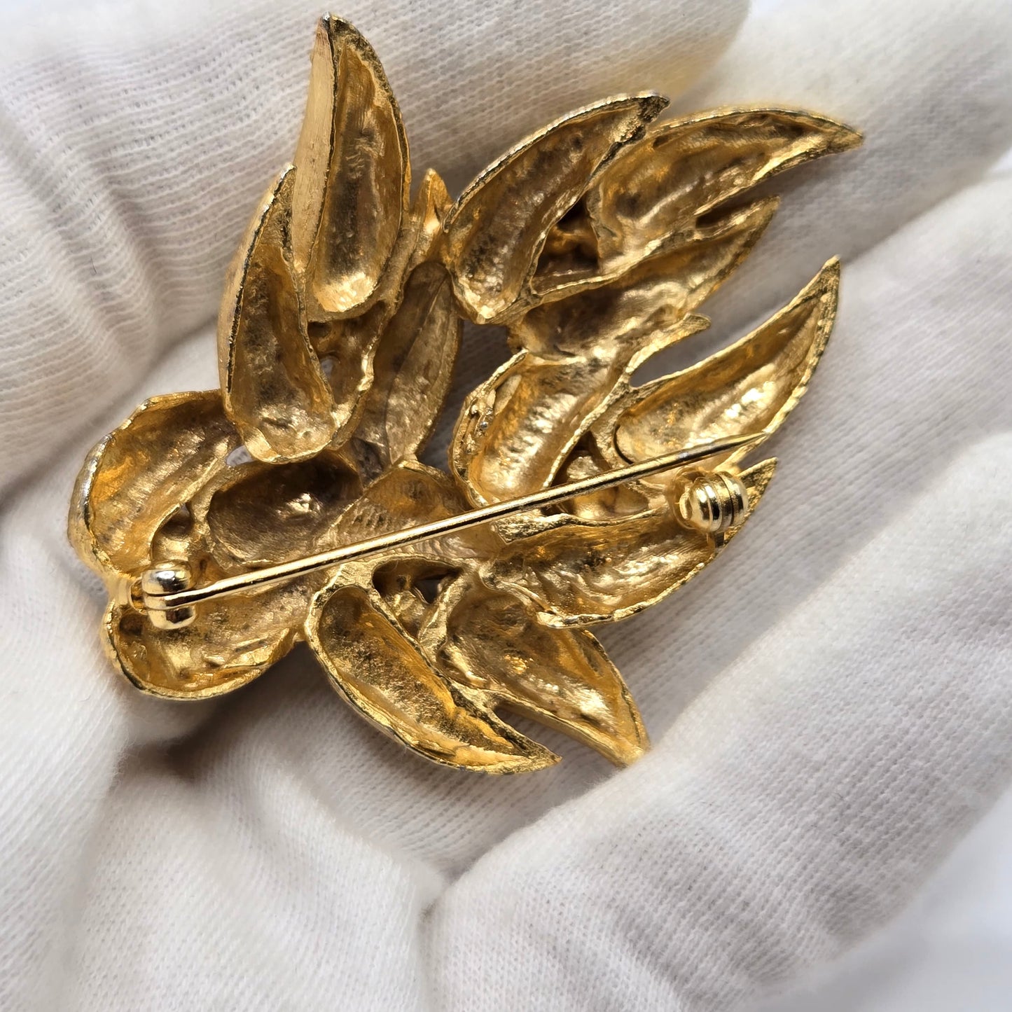 Vintage Designer Runway Beautiful Gold tone with green Faux Jade Brooch Pin