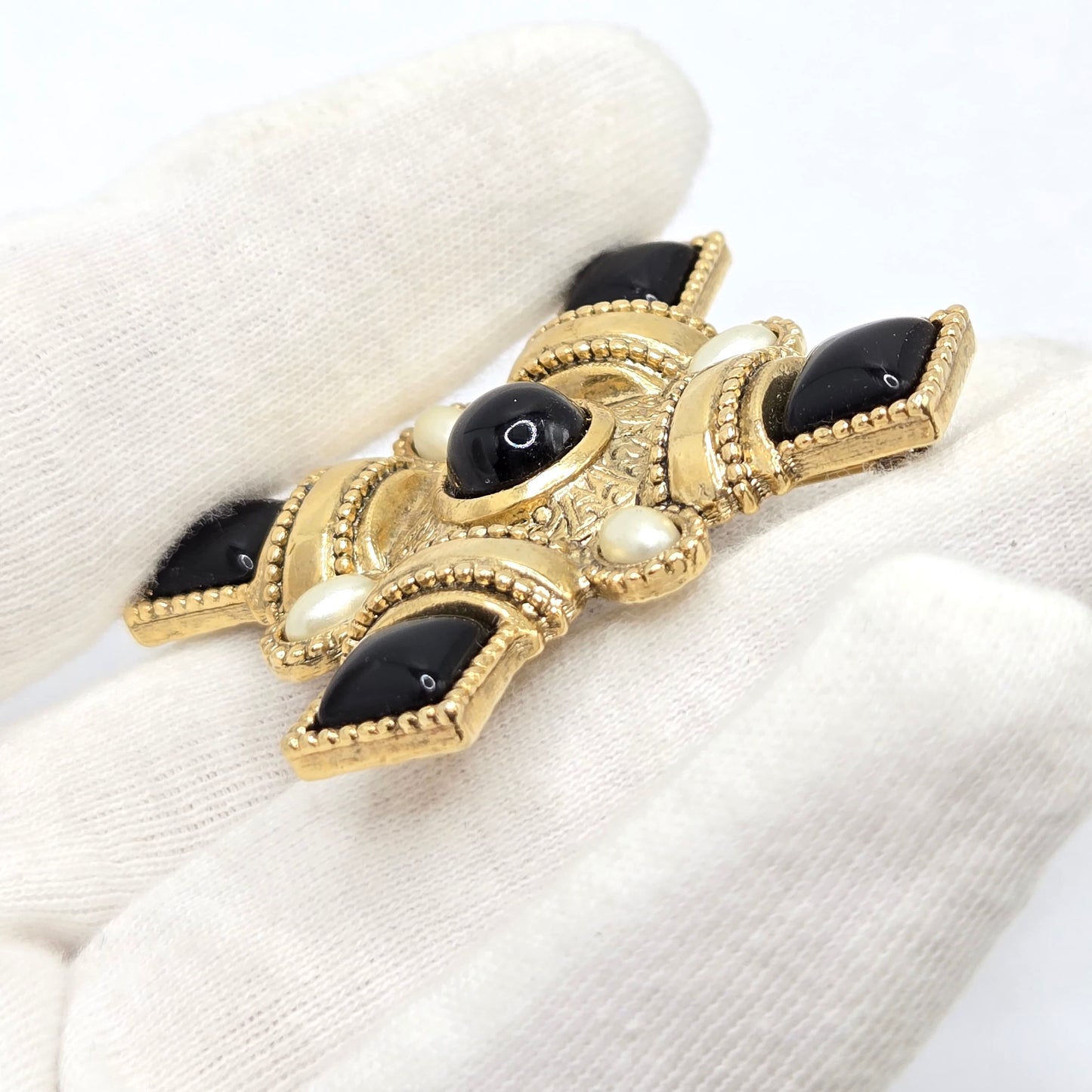 VINTAGE 1928 MALTESE CROSS Black Cabochons Faux Pearls Gold Tone Brooch Pin