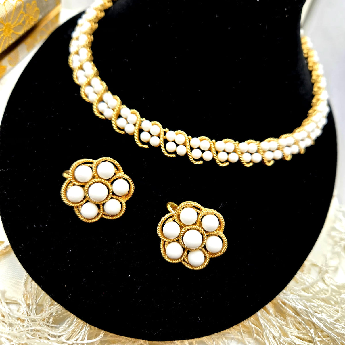 Vintage Crown TRIFARI White Lucite Gold Tone Choker Necklace and Clip On Earrings Set