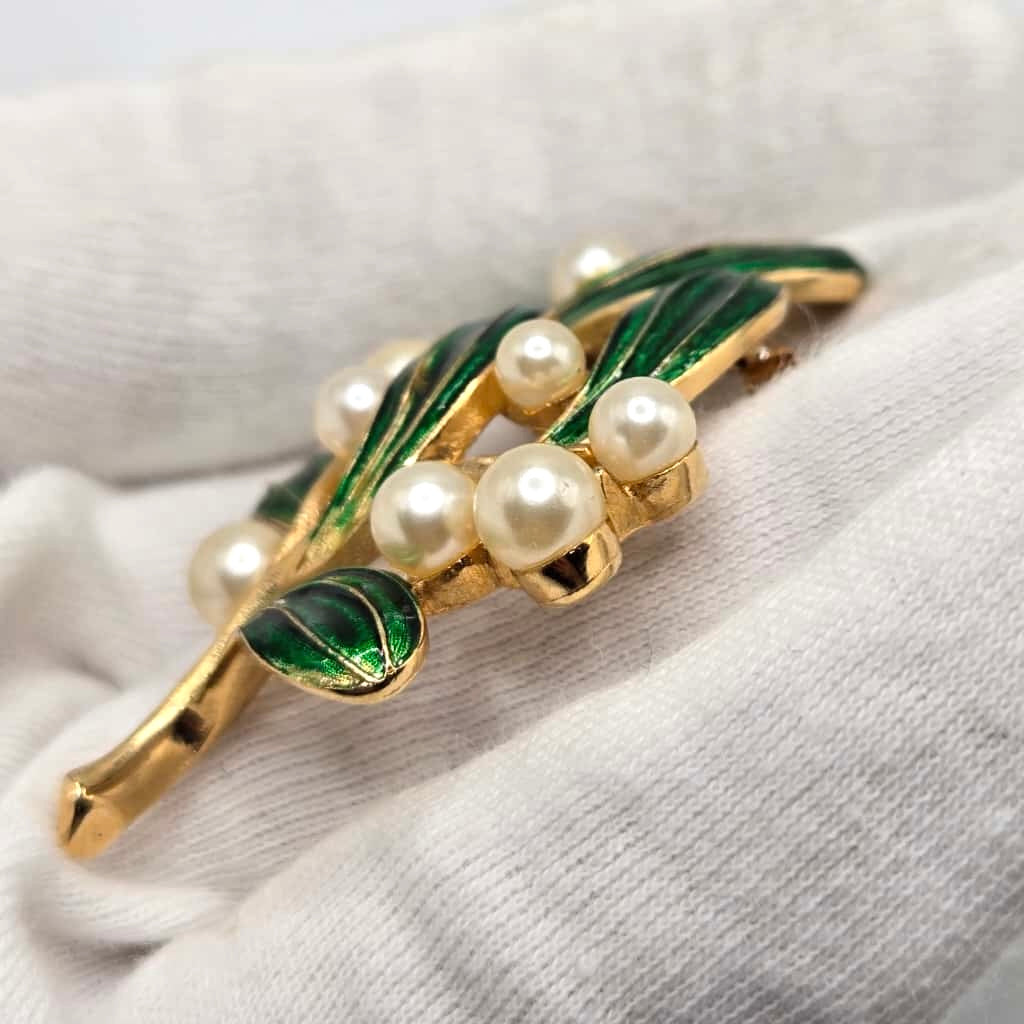 Vintage TRIFARI crown Mistletoe Green Enamel Faux Pearl gold tone brooch pin